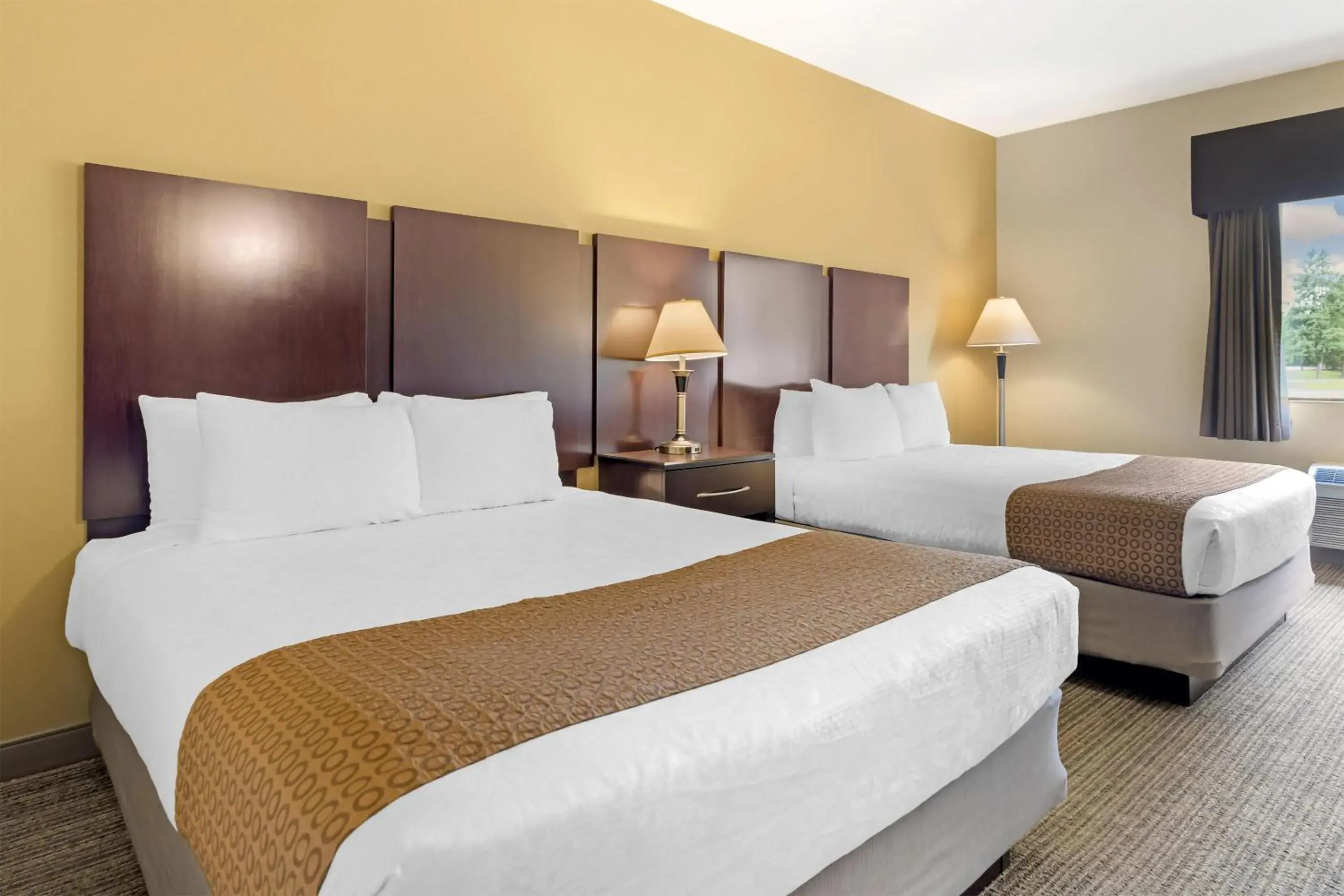 Queen Room with Two Queen Beds and Golf Course View - Non-Smoking in Best Western Plus Plaza by the Green Queen Room with Two Queen Beds and Golf Course View - Non-Smoking in Best Western Plus Plaza by the Green