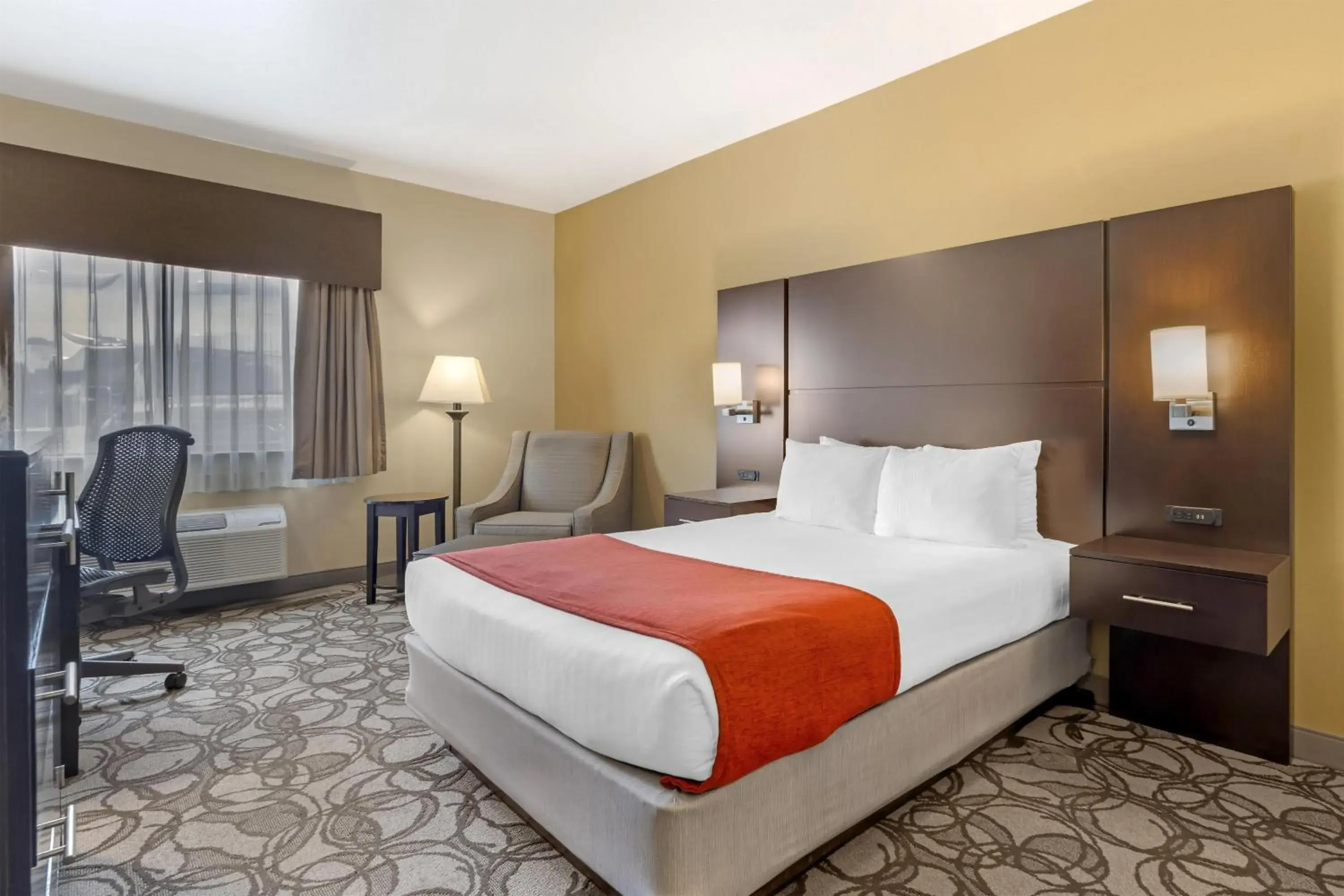 Queen Room in Best Western Plus Plaza by the Green Queen Room in Best Western Plus Plaza by the Green