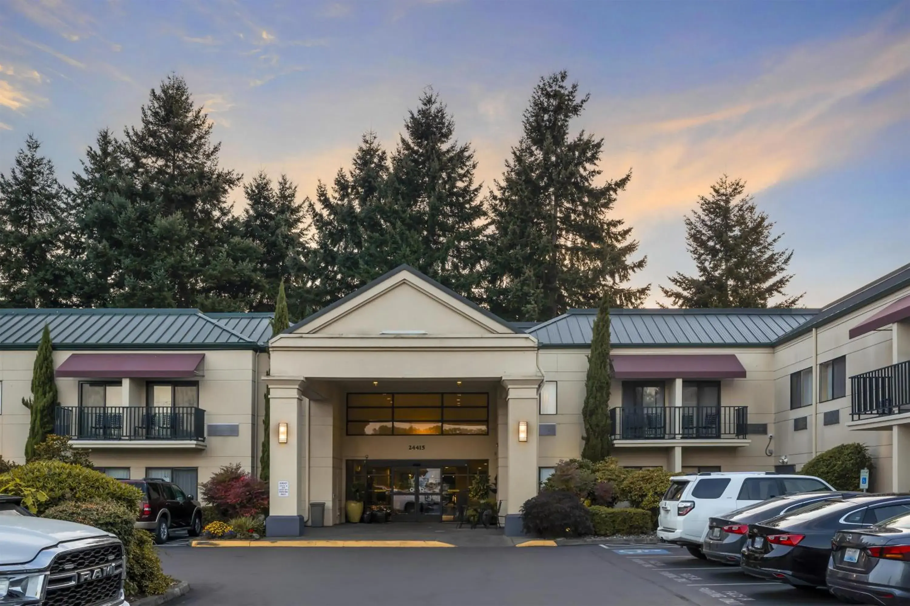 Property building in Best Western Plus Plaza by the Green Property building in Best Western Plus Plaza by the Green