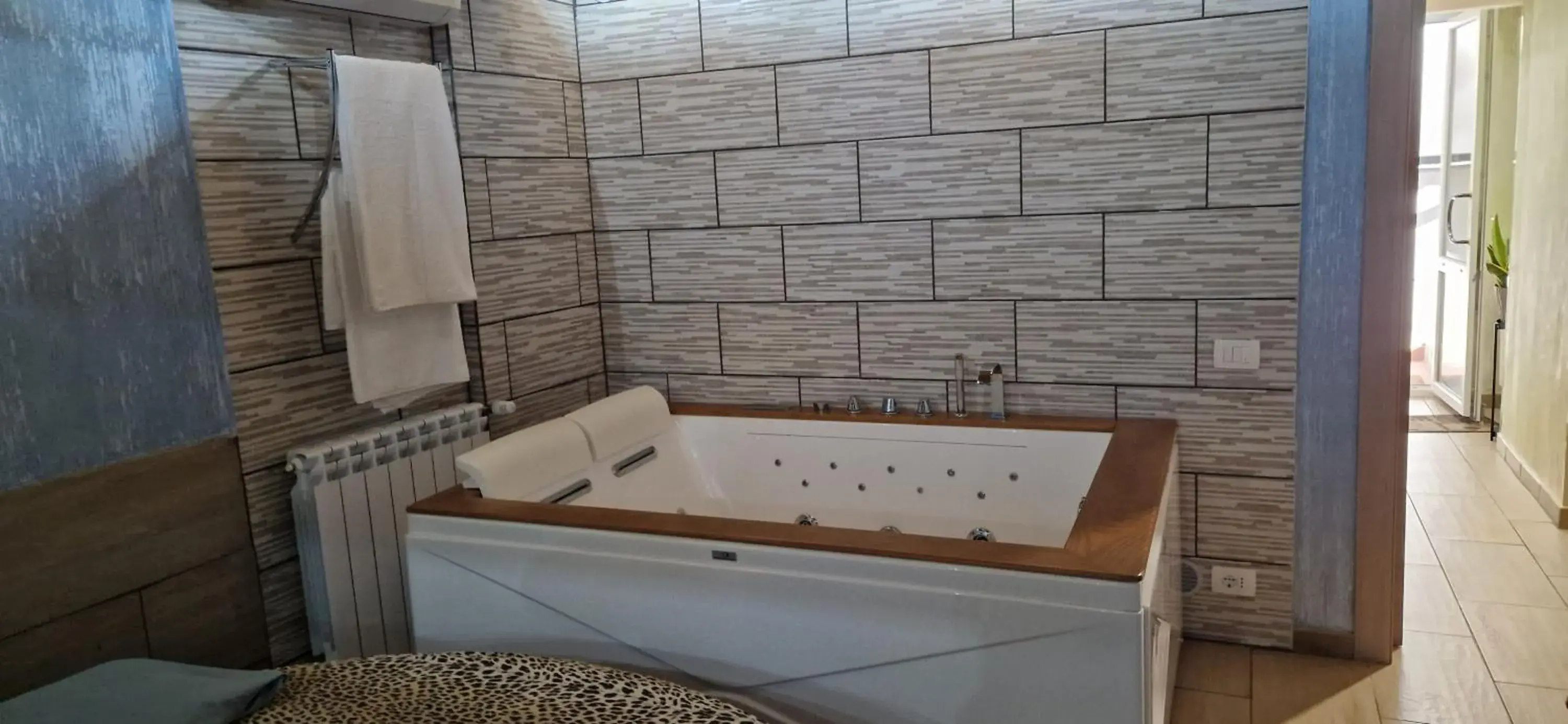 Double Room with Spa Bath in B&B Mongibello Double Room with Spa Bath in B&B Mongibello