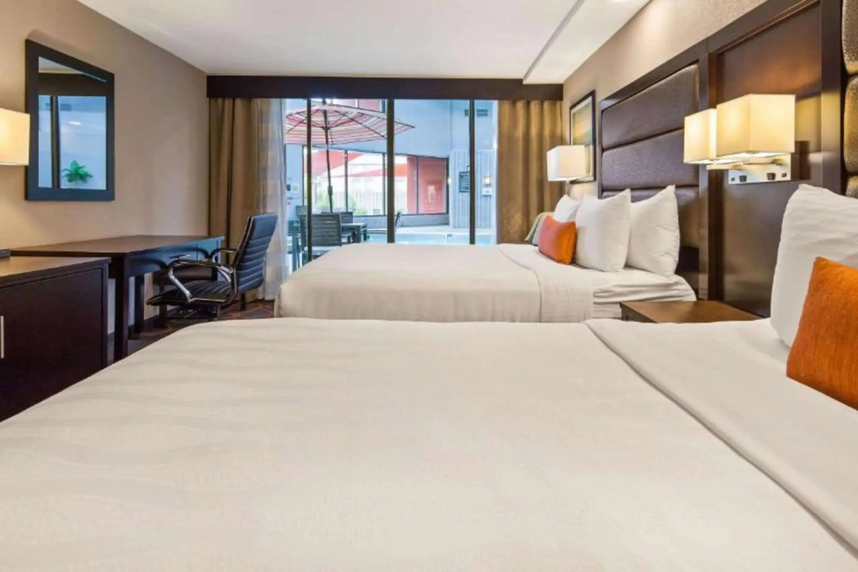 Bedroom, Bed in Best Western Premier Alton-St Louis Bedroom, Bed in Best Western Premier Alton-St Louis