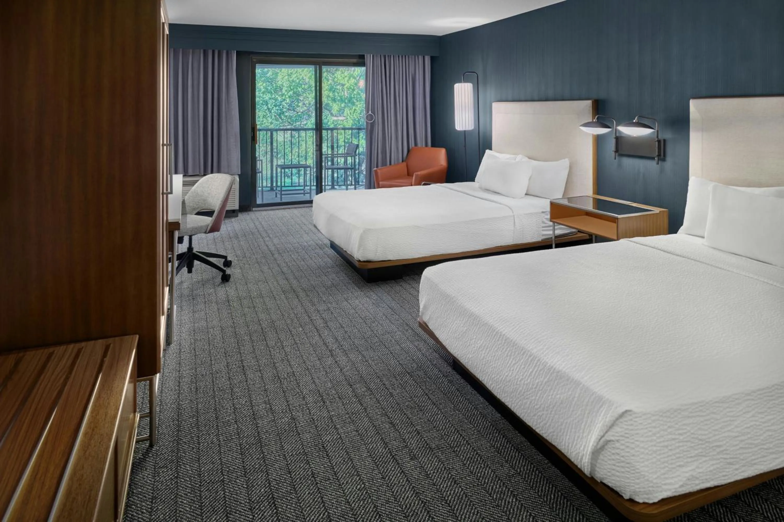 Photo of the whole room, Bed in Courtyard by Marriott Kansas City Shawnee