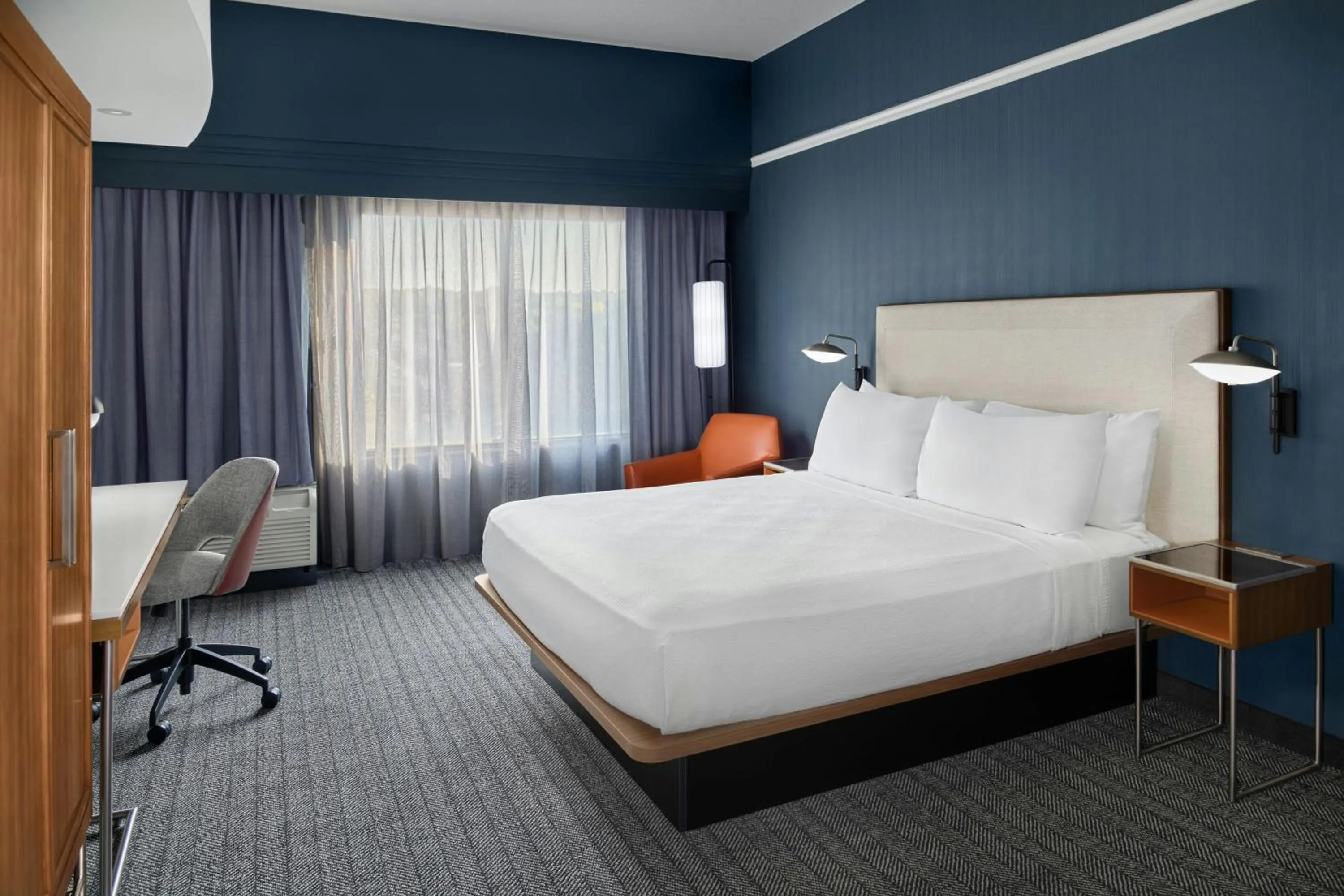 Photo of the whole room, Bed in Courtyard by Marriott Kansas City Shawnee