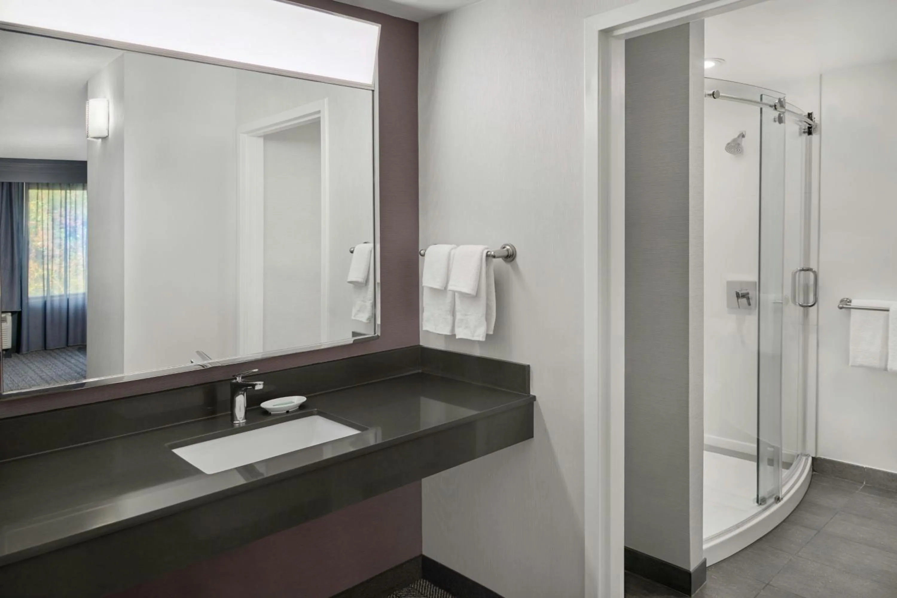 Bathroom in Courtyard by Marriott Kansas City Shawnee