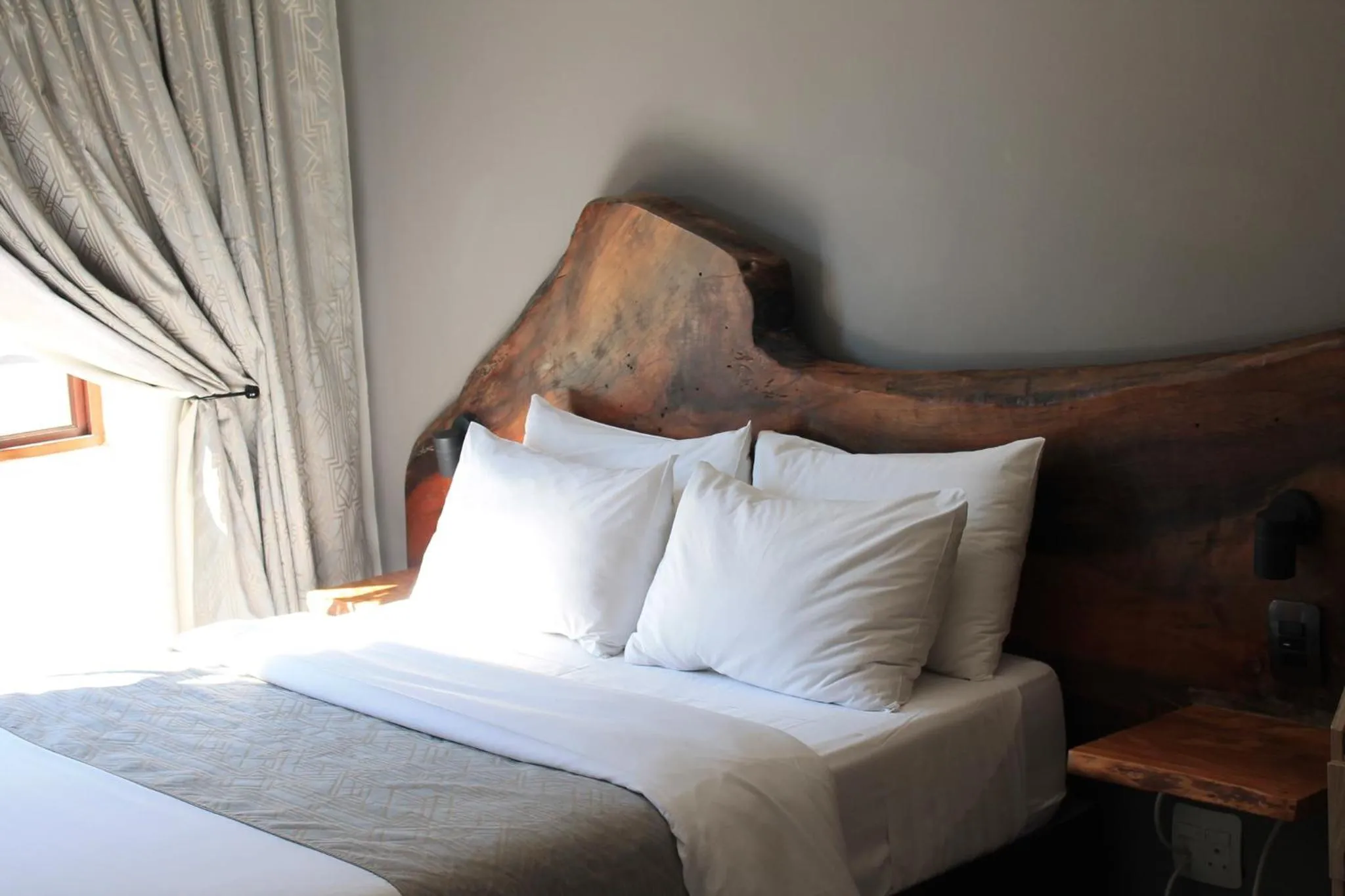 Photo of the whole room in Nelspruit Lodge