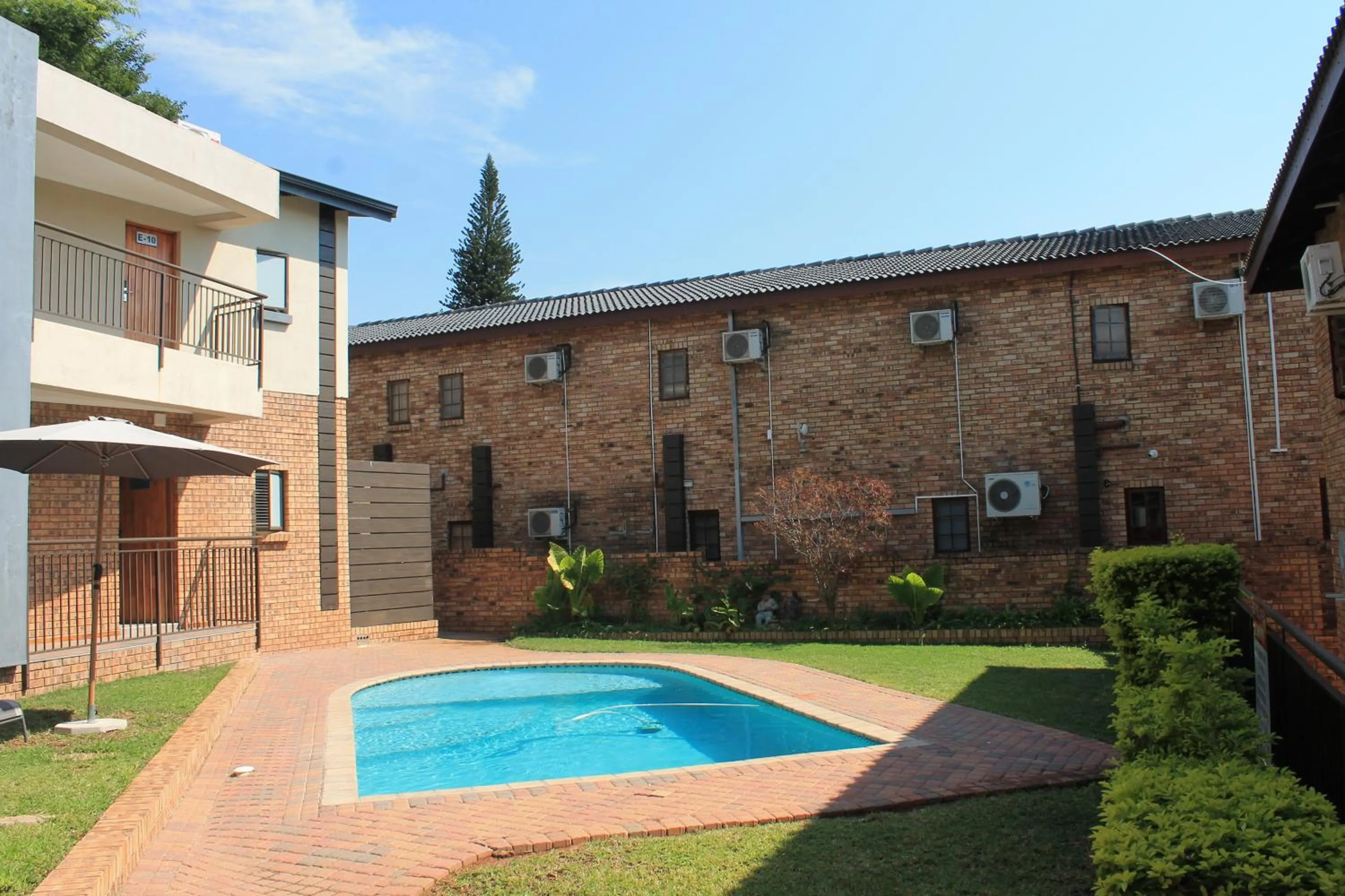 Swimming pool in Nelspruit Lodge