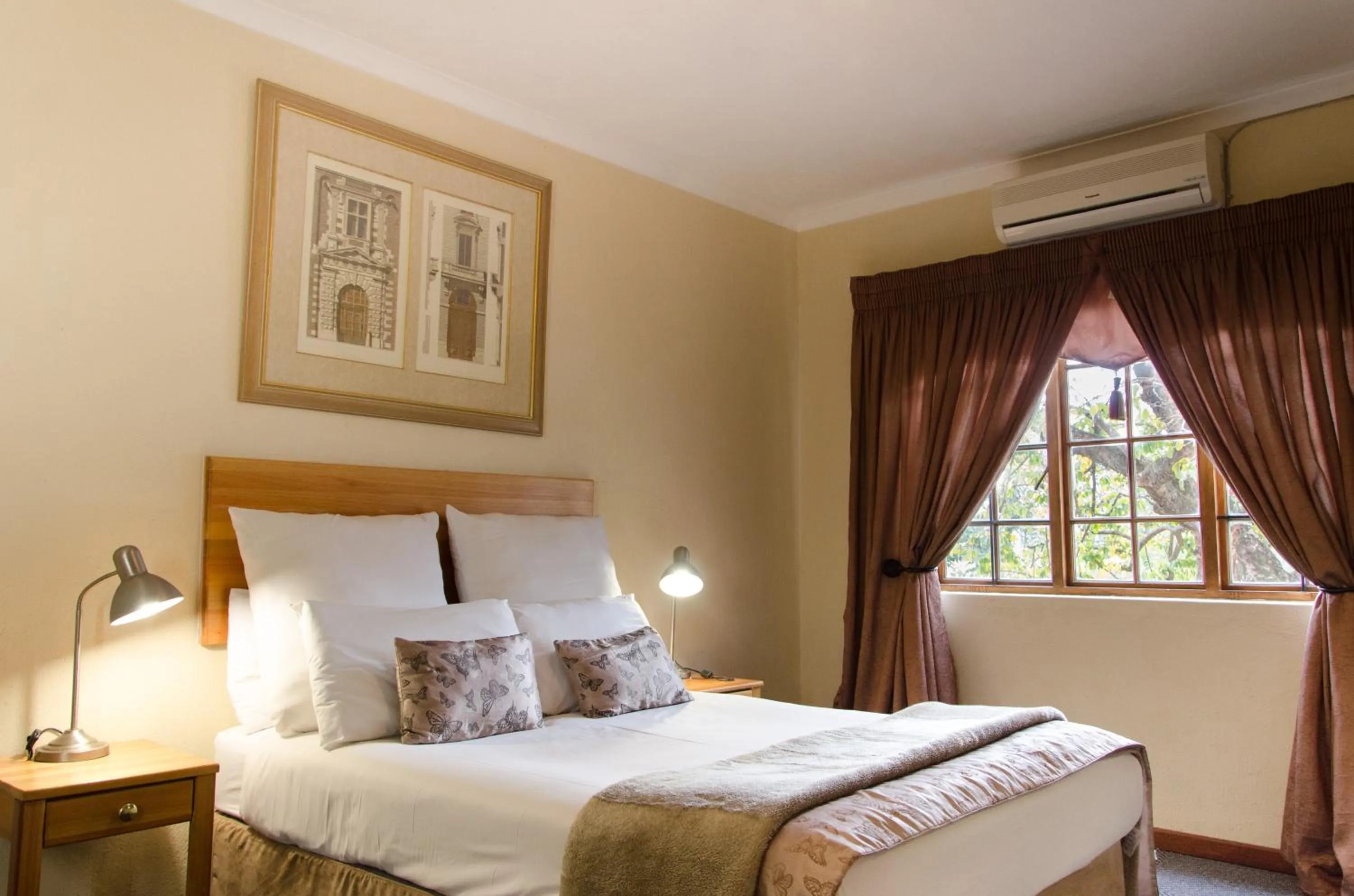 Bed in Nelspruit Lodge