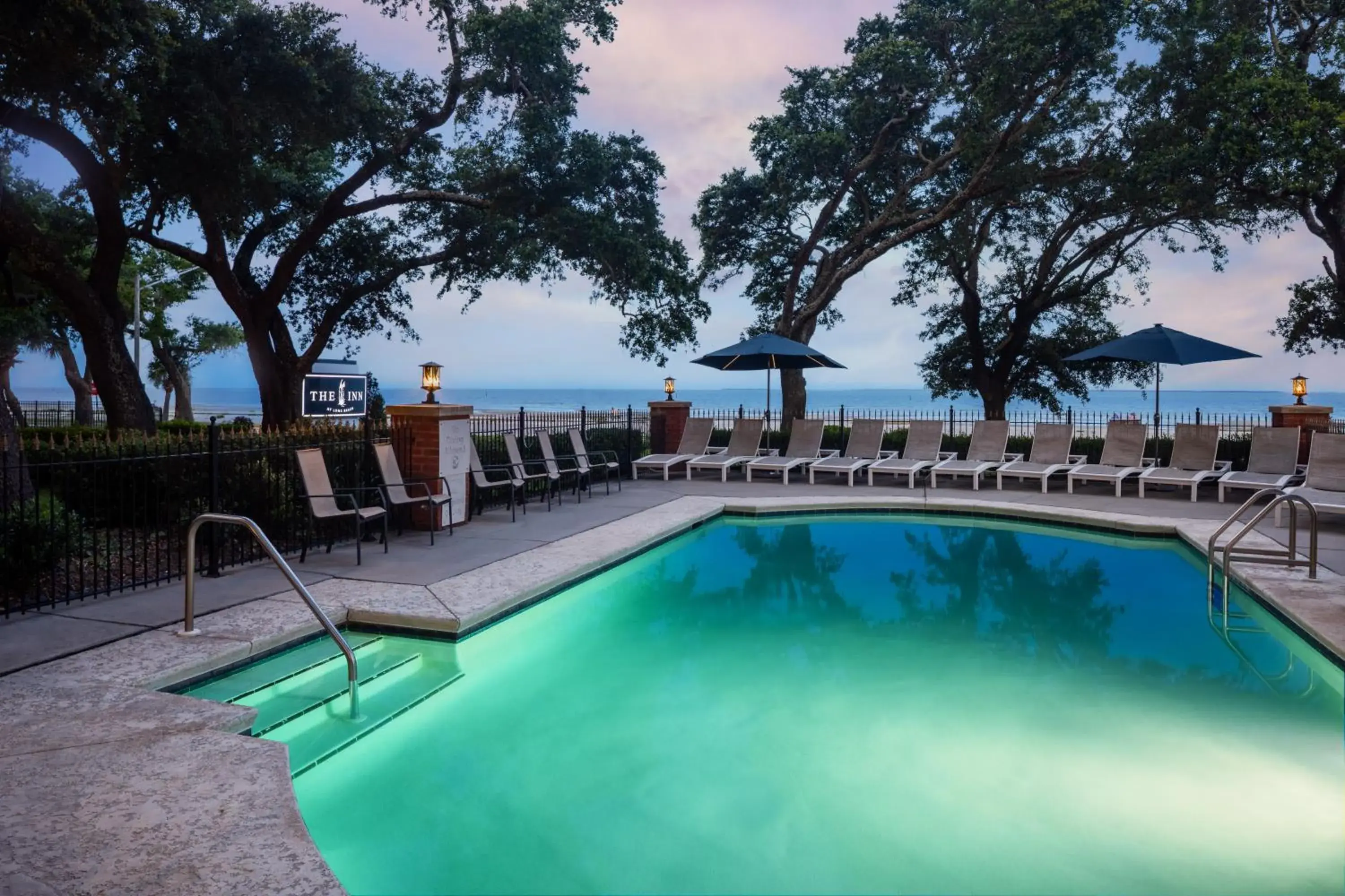 Swimming pool in The Inn at Long Beach Swimming pool in The Inn at Long Beach
