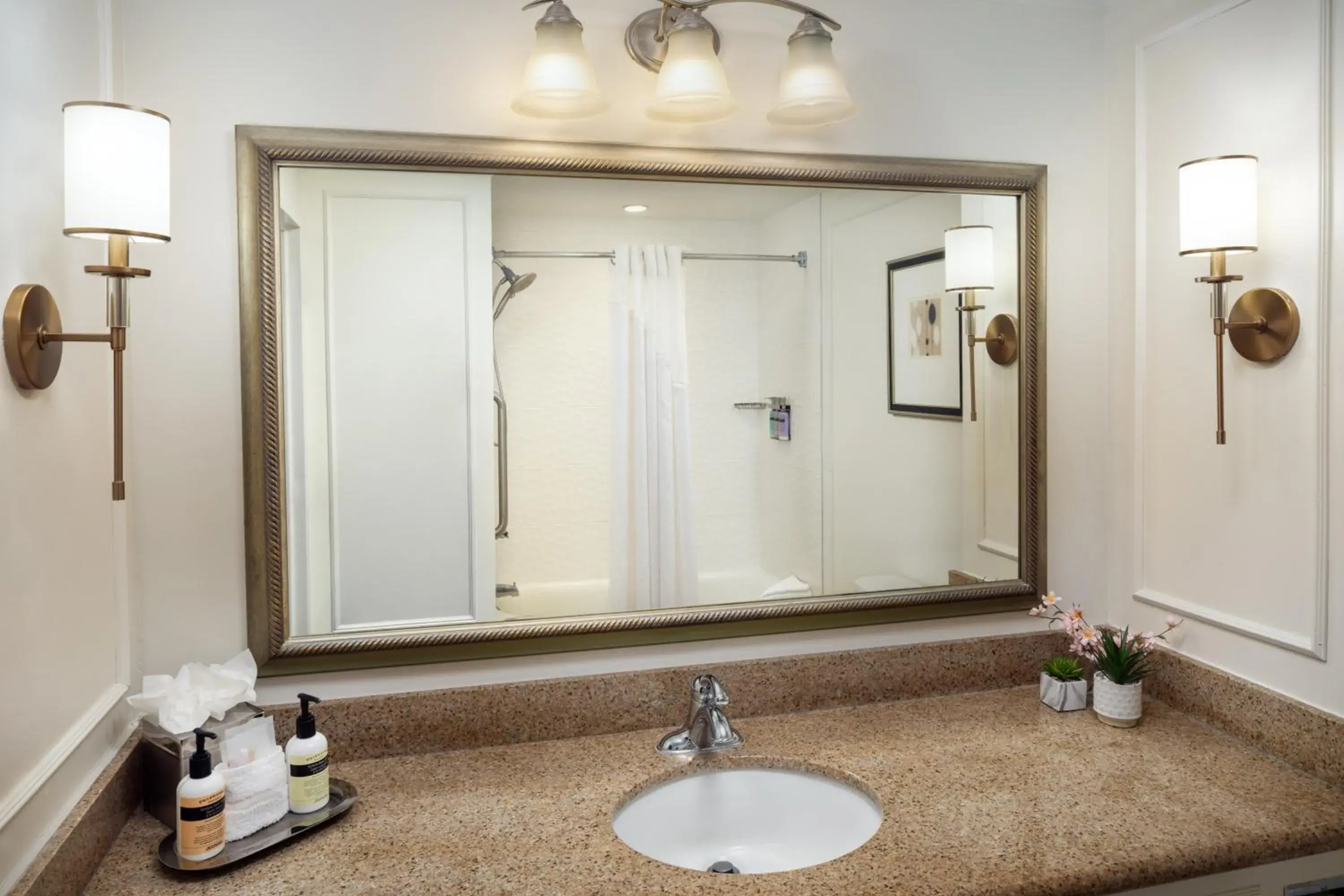 1 King Bed Northside in The Inn at Long Beach 1 King Bed Northside in The Inn at Long Beach