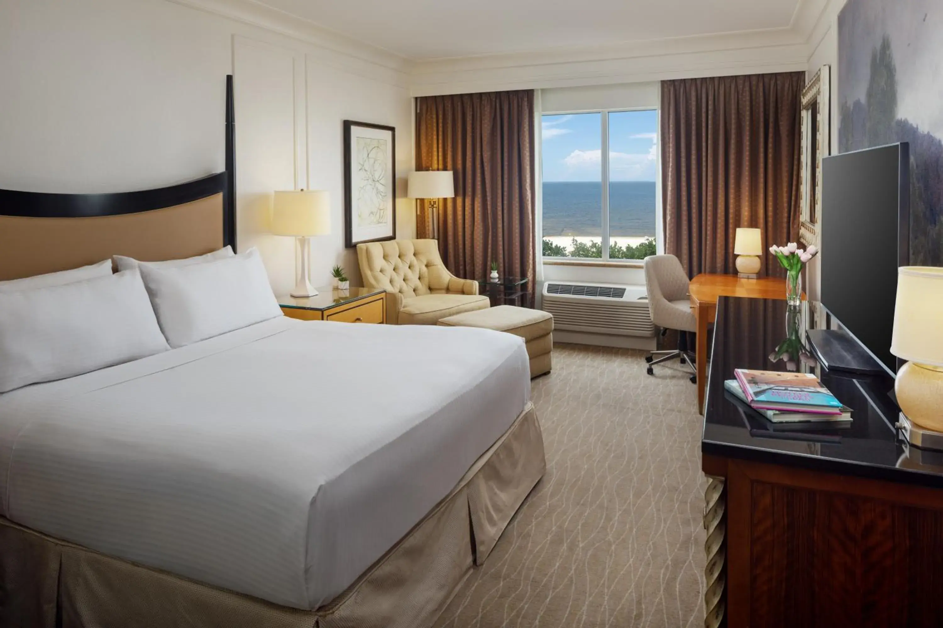 Bed in The Inn at Long Beach Bed in The Inn at Long Beach