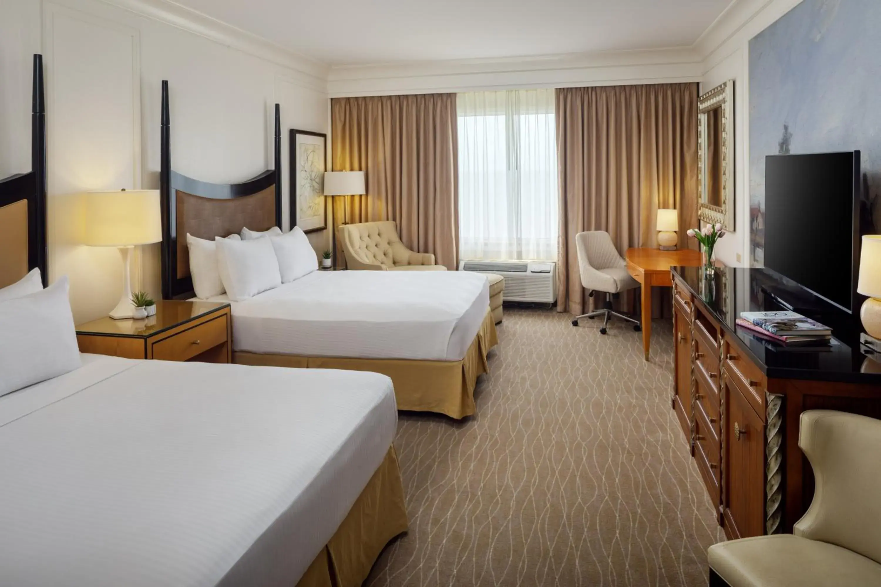 Bed in The Inn at Long Beach Bed in The Inn at Long Beach