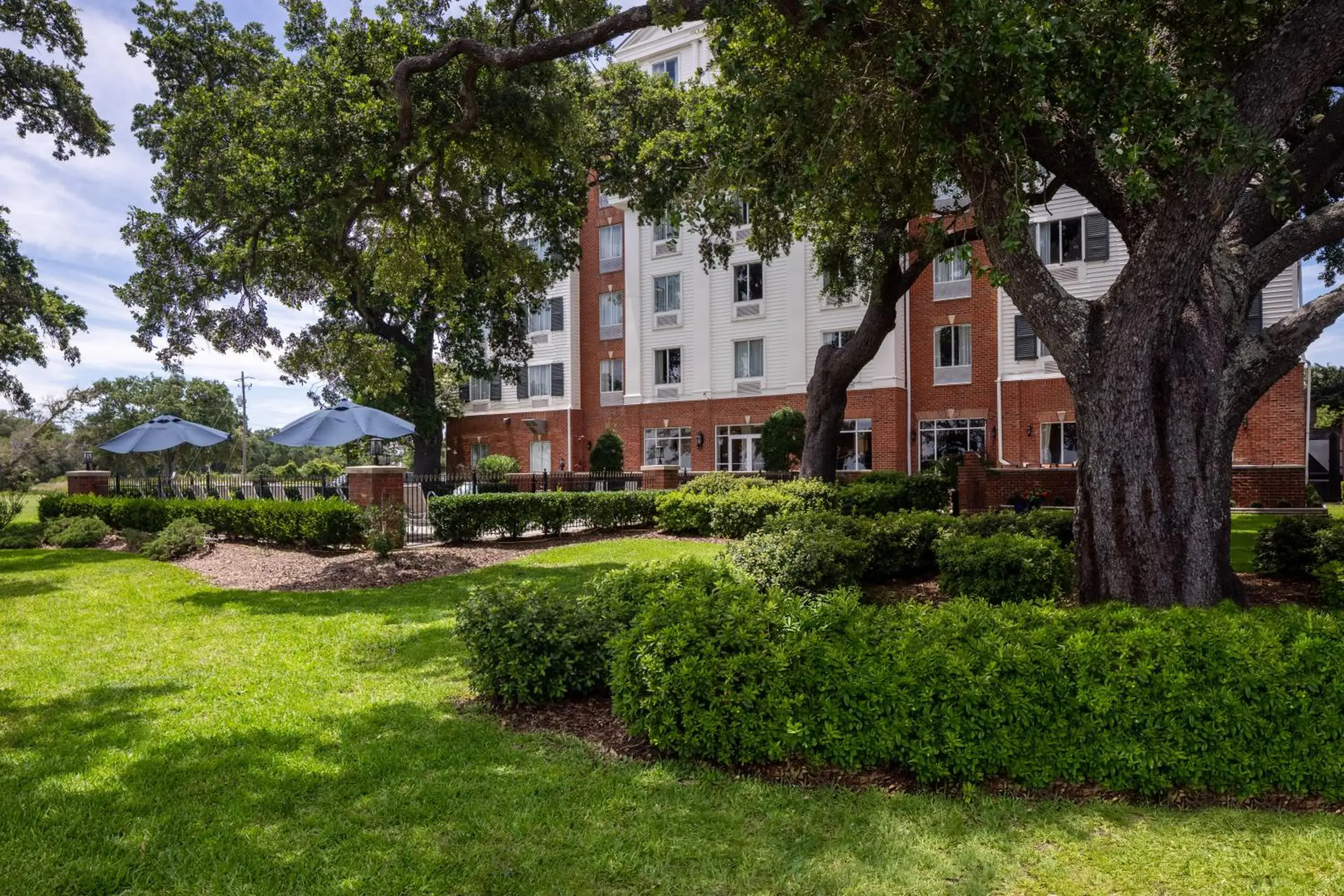 Property building in The Inn at Long Beach Property building in The Inn at Long Beach