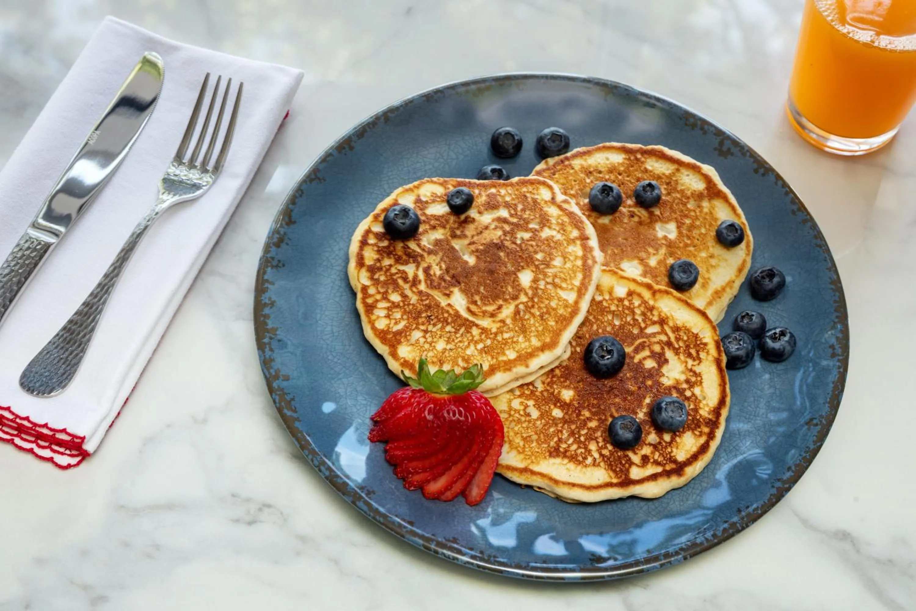 Buffet breakfast in The Inn at Long Beach