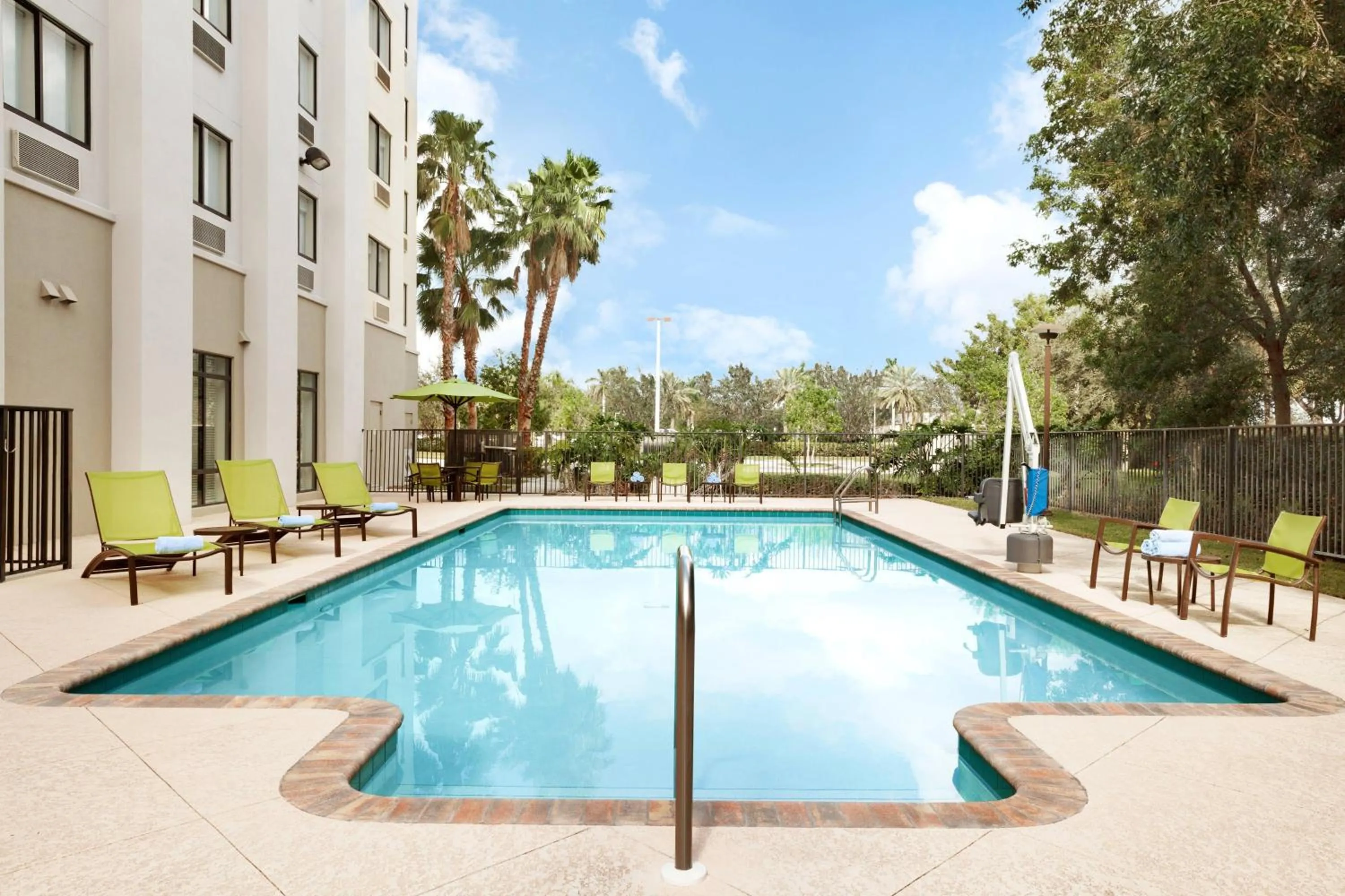 Swimming pool in Springhill Suites by Marriott West Palm Beach I-95