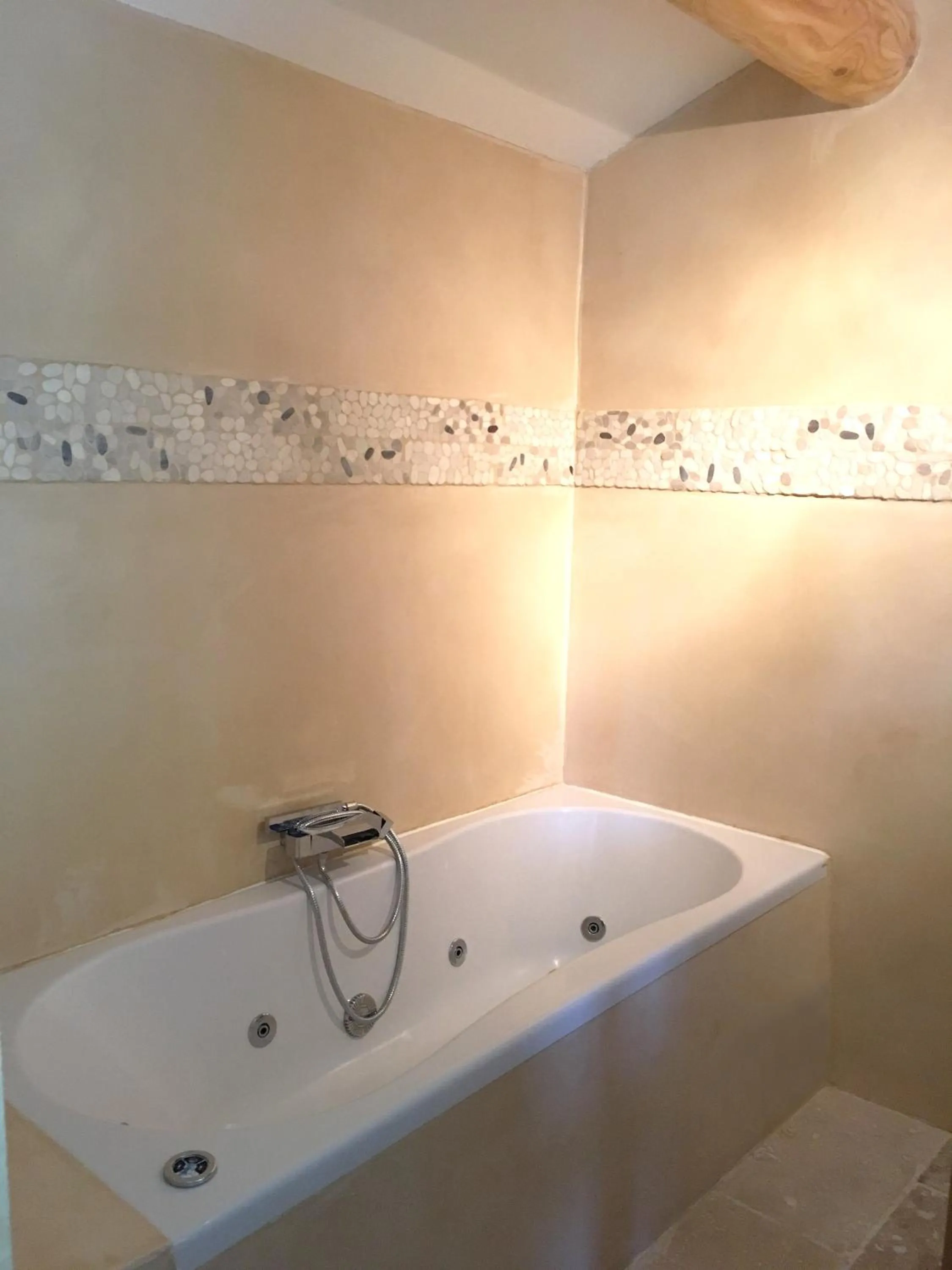 Shower in La Datcha Delicatessen