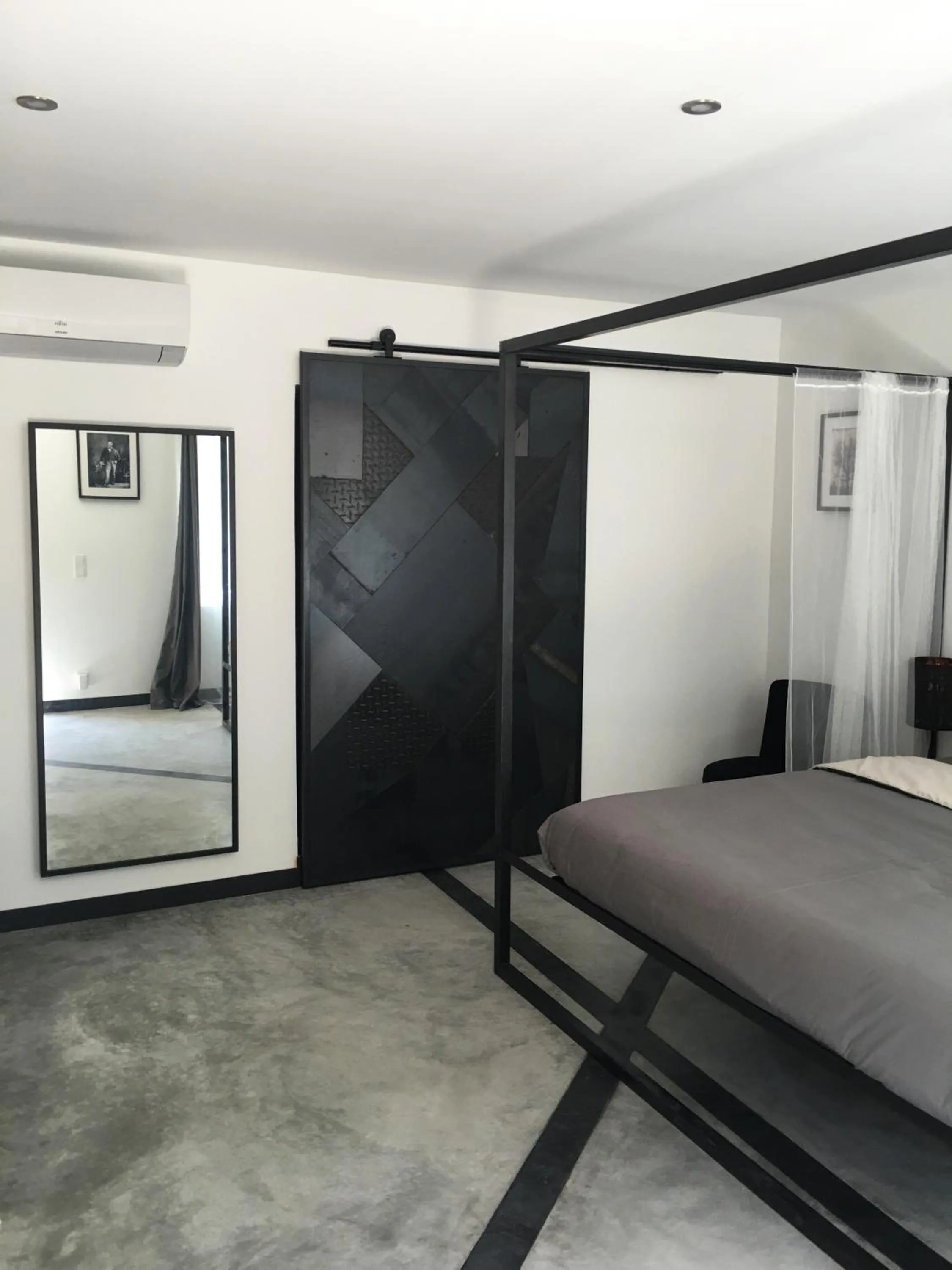 Decorative detail, Bed in La Datcha Delicatessen