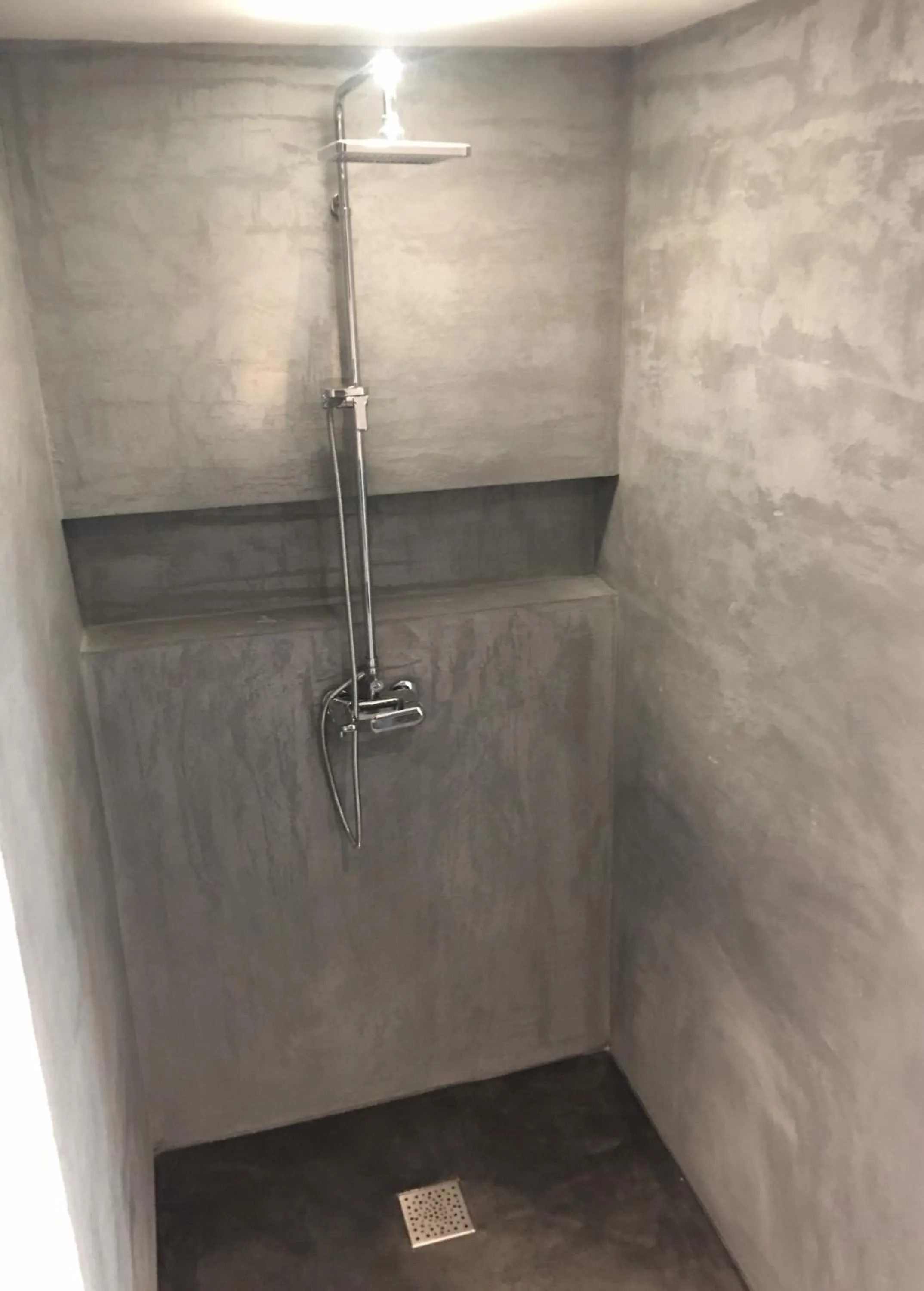 Shower in La Datcha Delicatessen