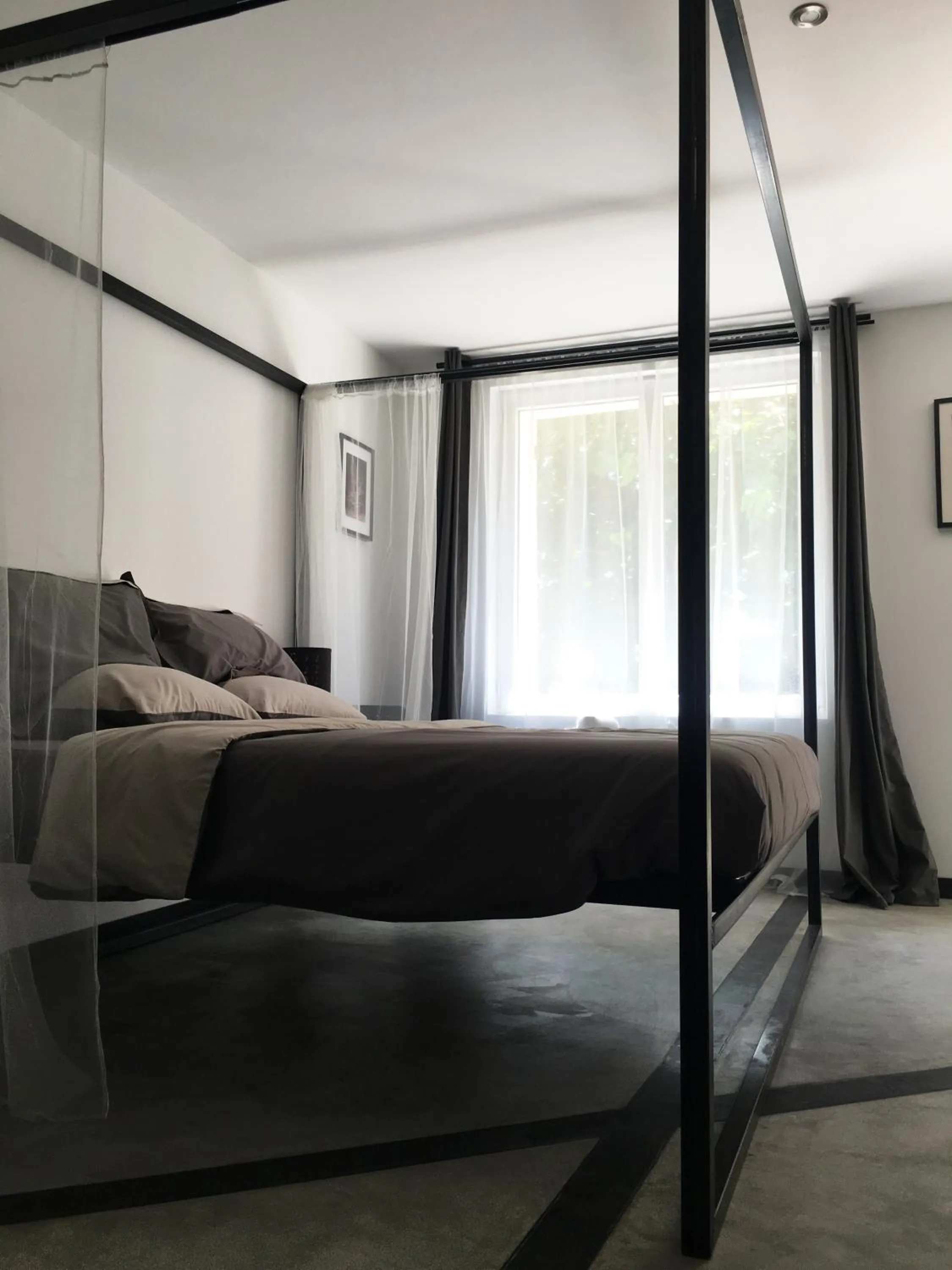 Decorative detail, Bed in La Datcha Delicatessen