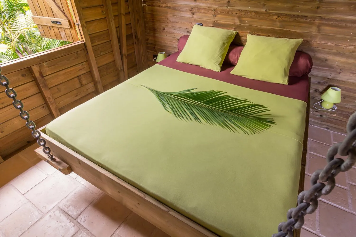 Bed in Iguana Ecolodge