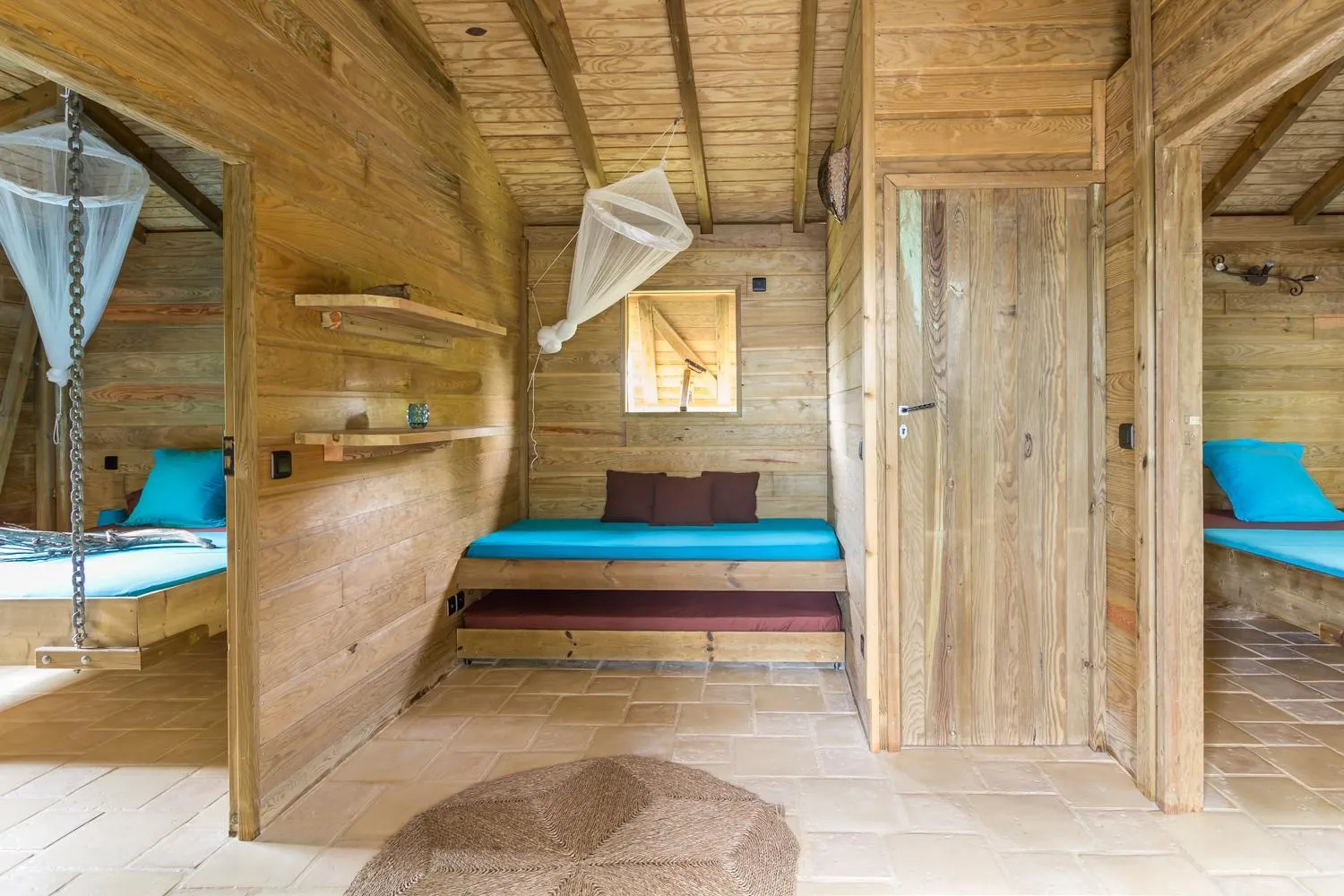 Bed in Iguana Ecolodge