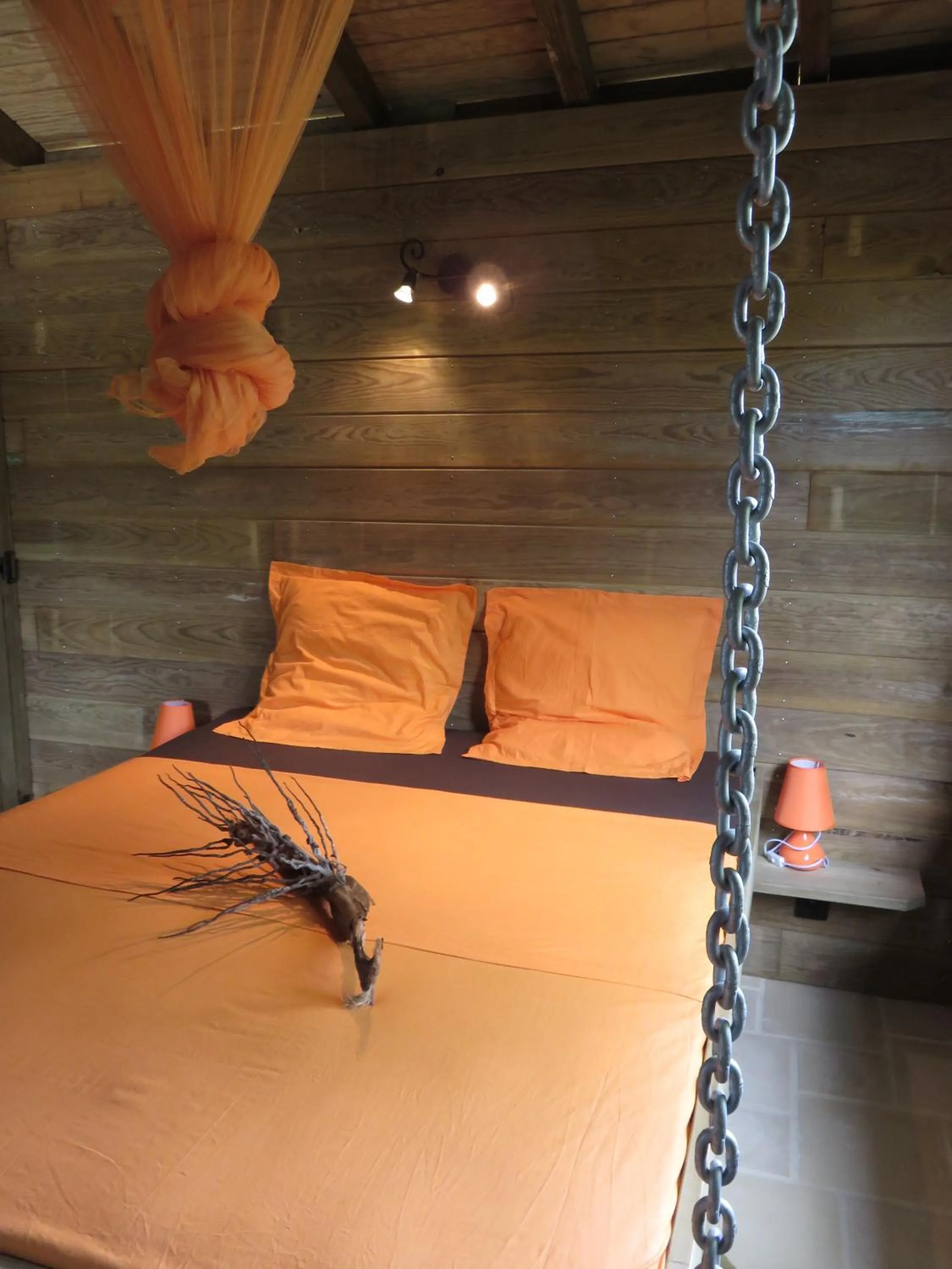 Bed in Iguana Ecolodge