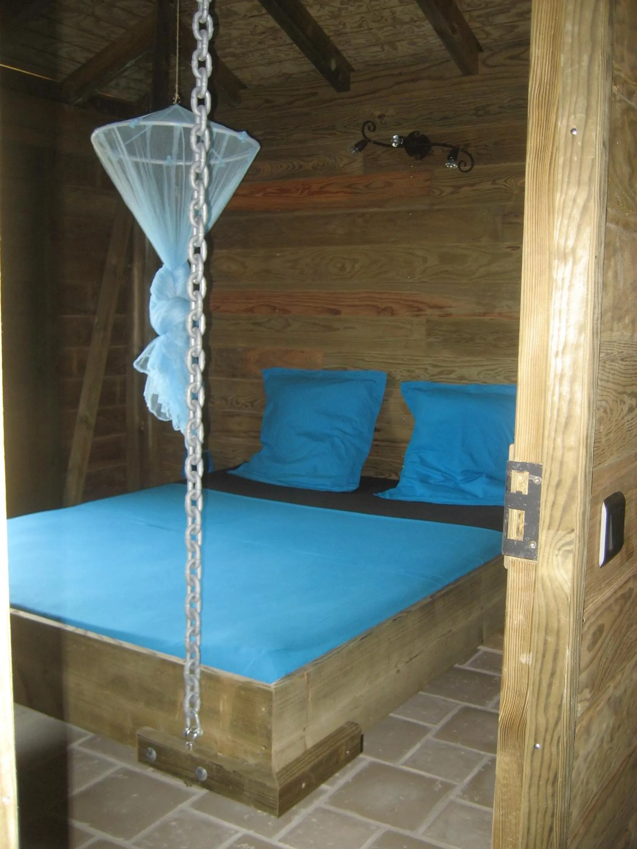 Bed in Iguana Ecolodge