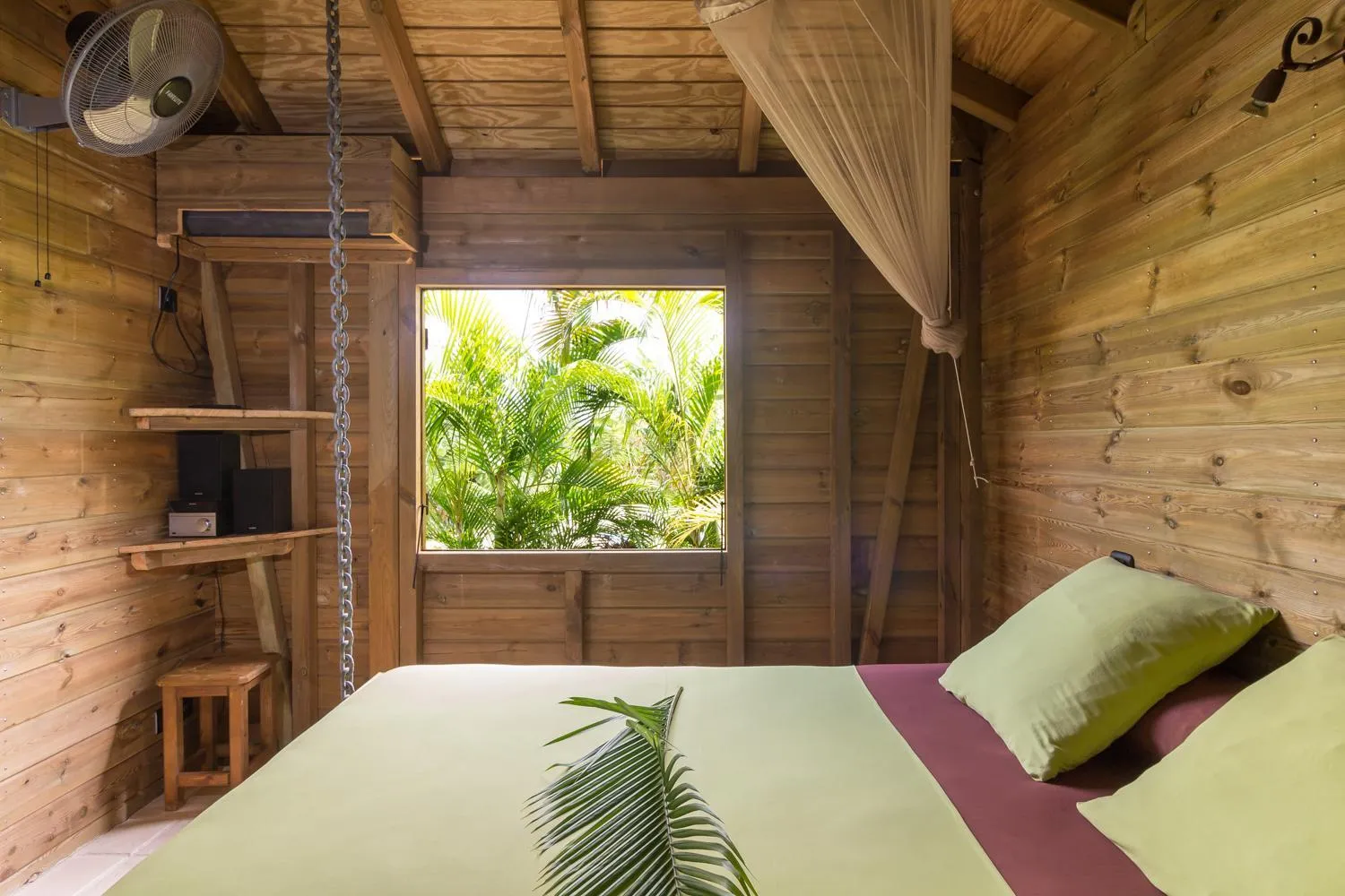 Bed in Iguana Ecolodge