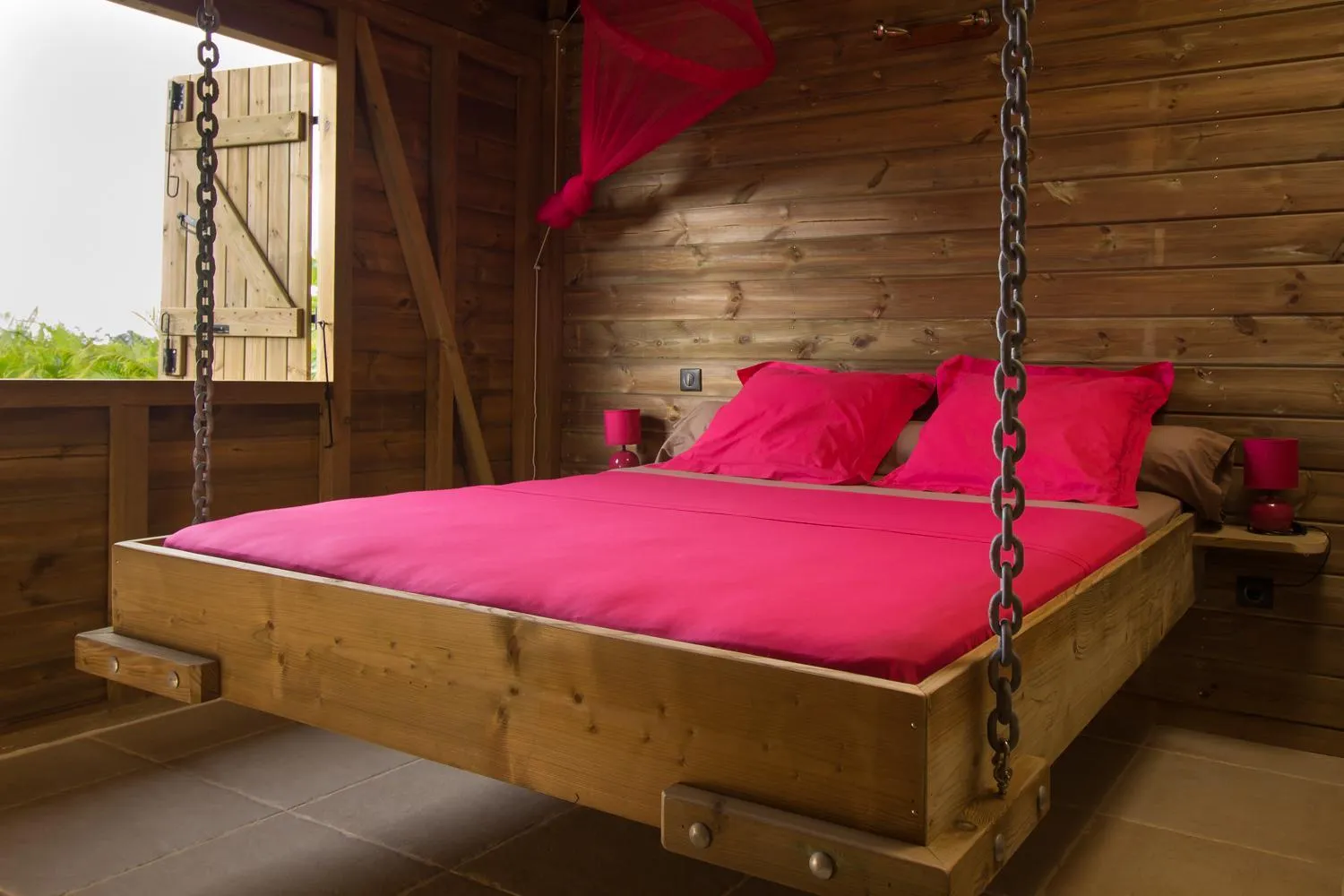 Bed in Iguana Ecolodge