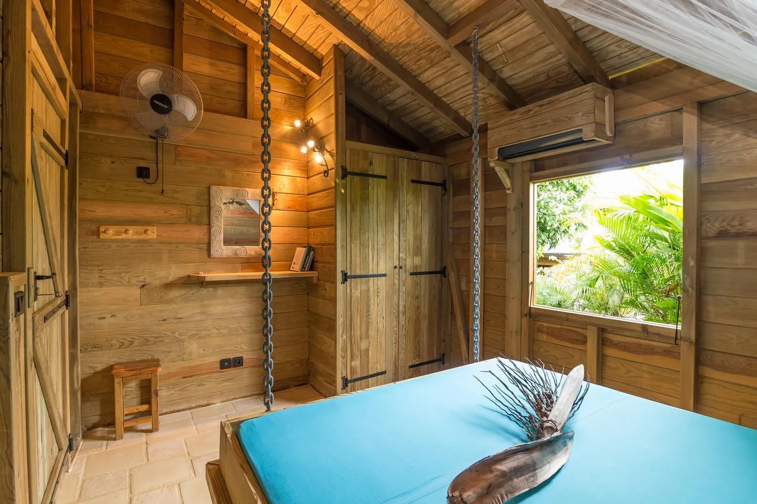 Bed in Iguana Ecolodge