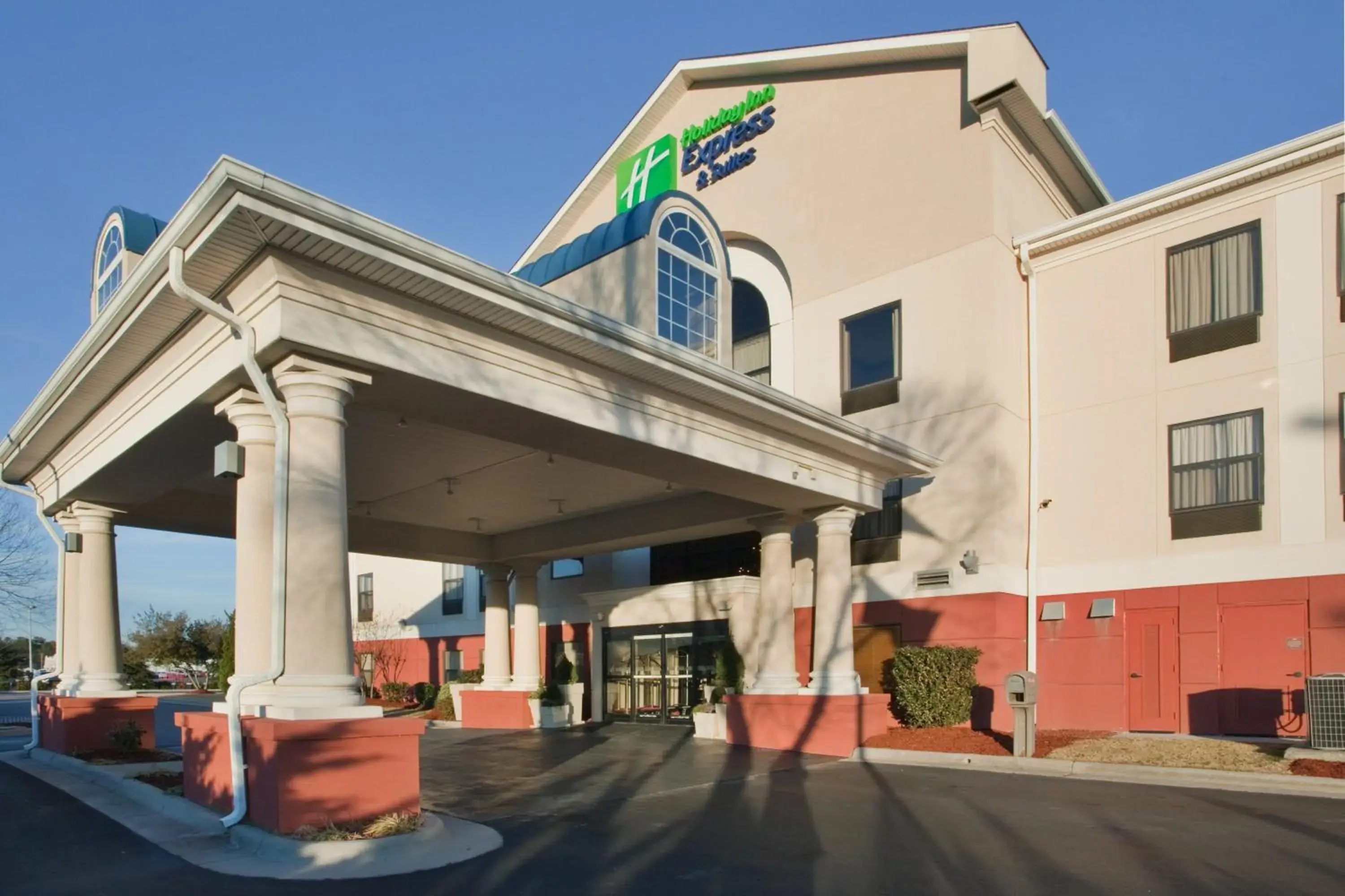 Property building in Holiday Inn Express Hotel & Suites Laurinburg by IHG Property building in Holiday Inn Express Hotel & Suites Laurinburg by IHG