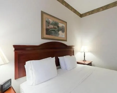 Bed in Holiday Inn Express Hotel & Suites Laurinburg by IHG