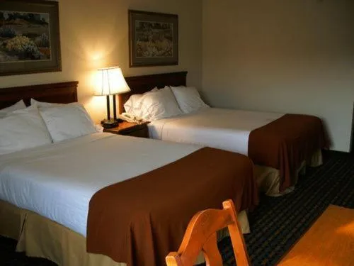 Bed in Holiday Inn Express Hotel & Suites Laurinburg by IHG
