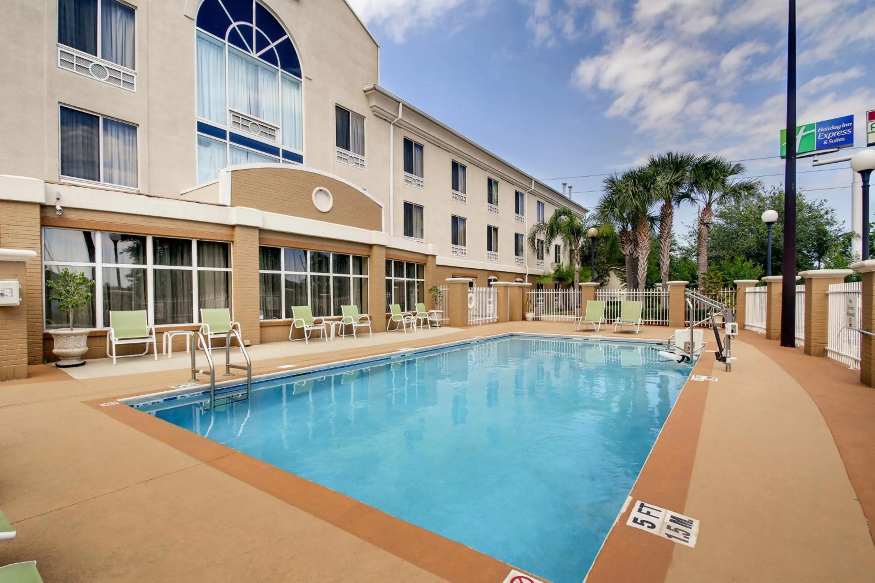 Swimming pool in Holiday Inn Express & Suites Jacksonville South - I-295 by IHG