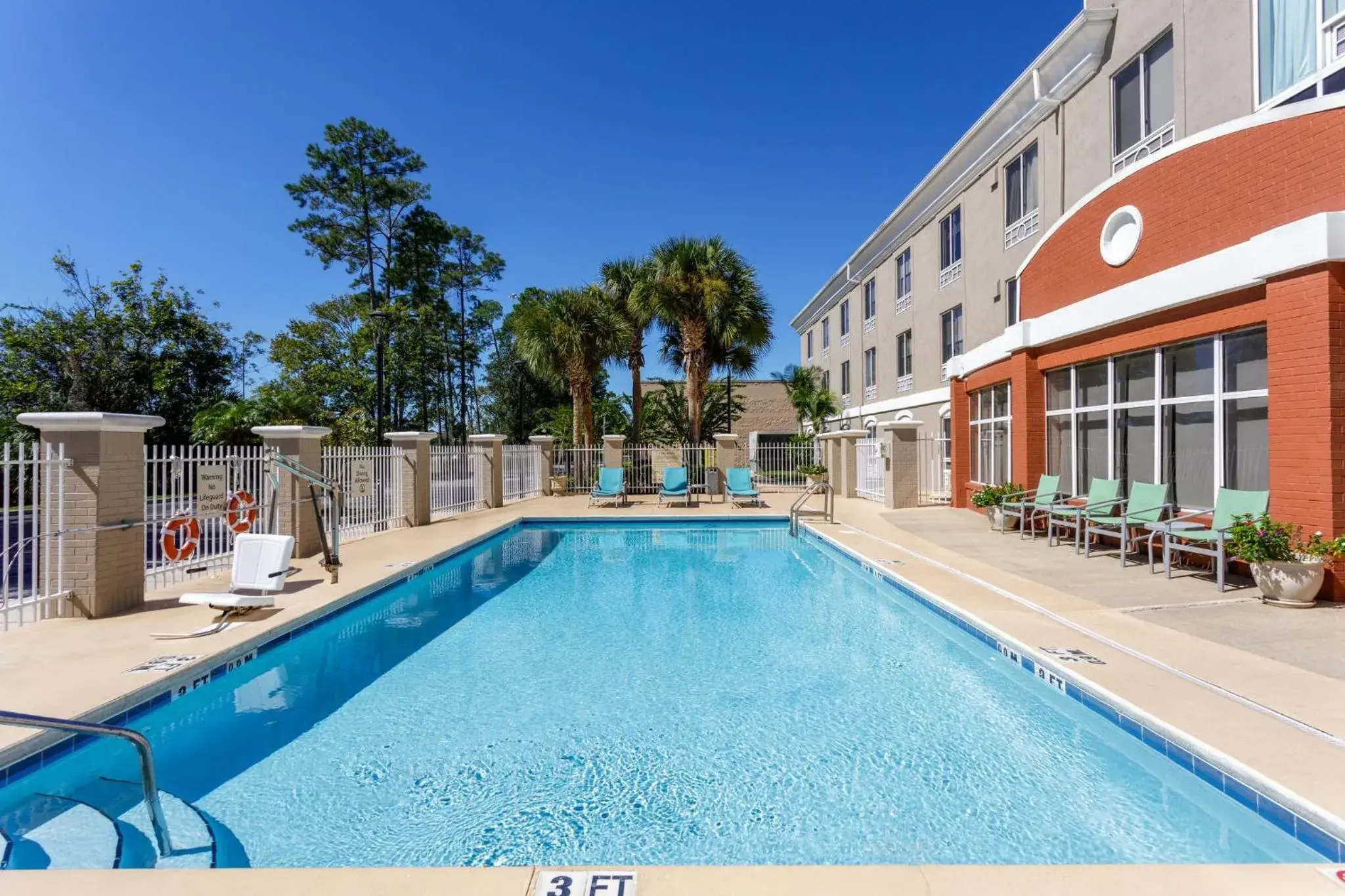 Swimming pool in Holiday Inn Express & Suites Jacksonville South - I-295 by IHG Swimming pool in Holiday Inn Express & Suites Jacksonville South - I-295 by IHG
