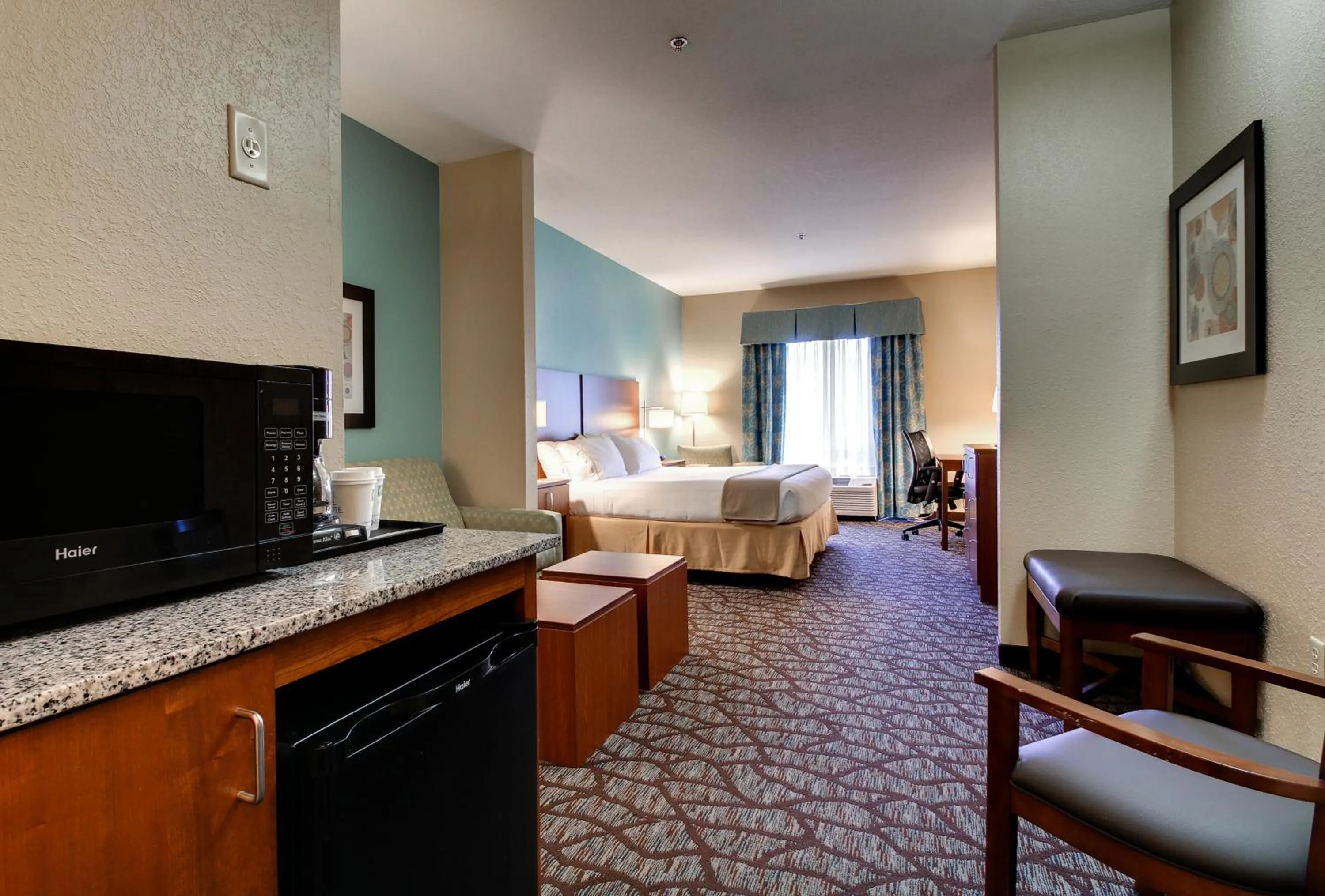 Photo of the whole room, Bed in Holiday Inn Express & Suites Jacksonville South - I-295 by IHG