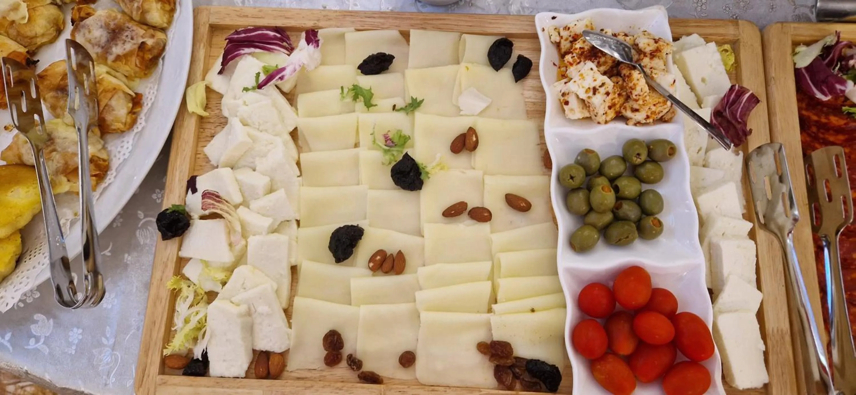 Restaurant/places to eat in Hotel Passport