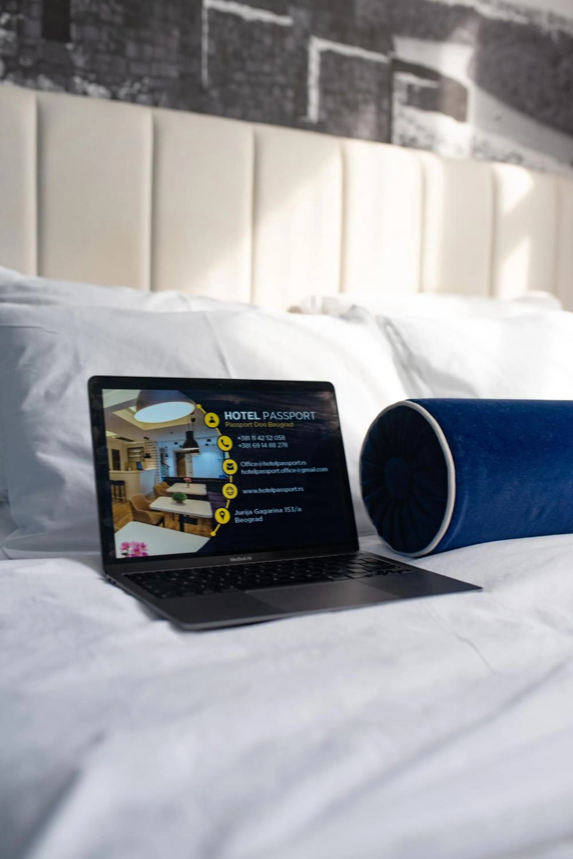 internet, Bed in Hotel Passport