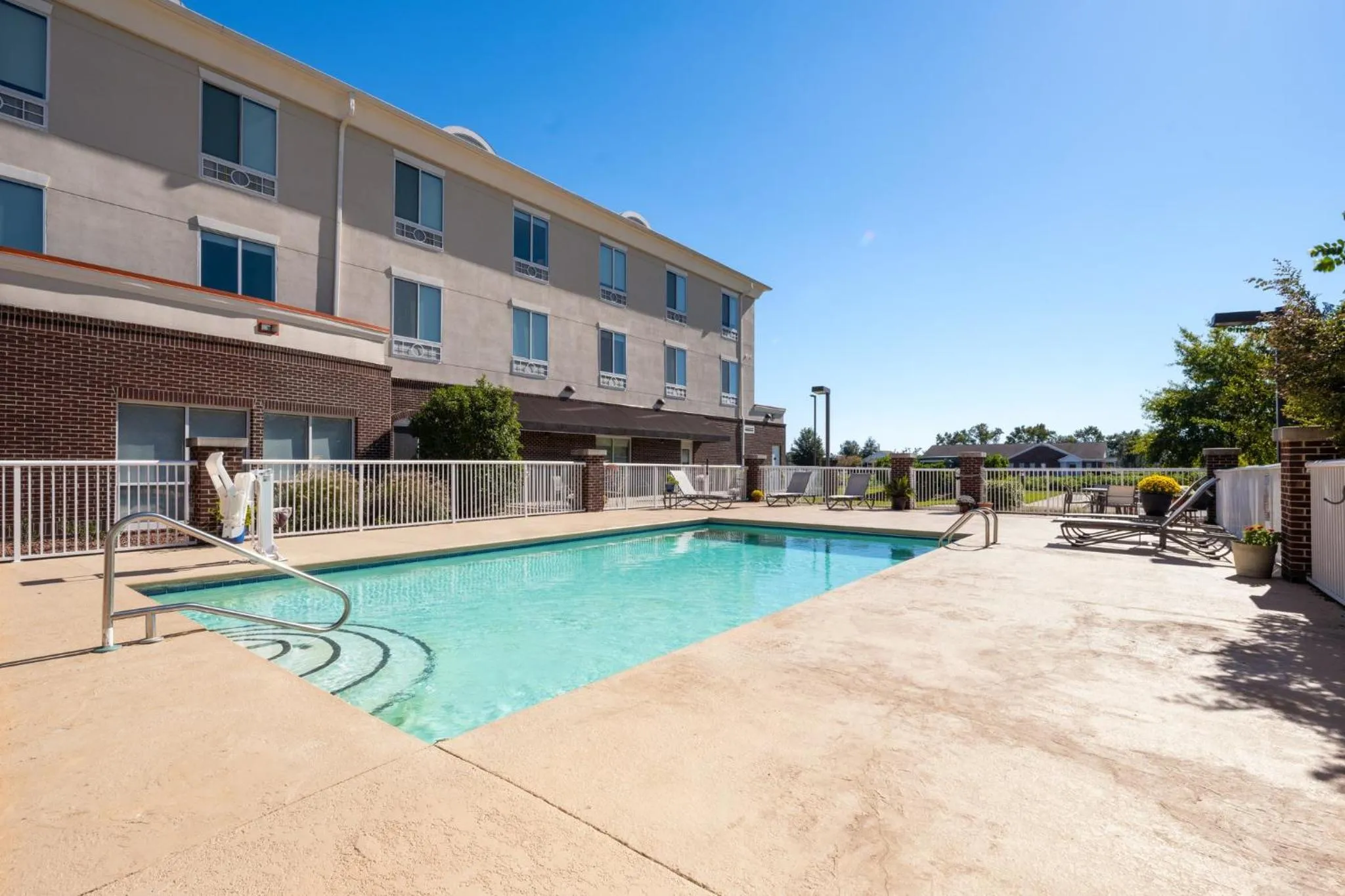 Swimming pool in Holiday Inn Express Pembroke by IHG