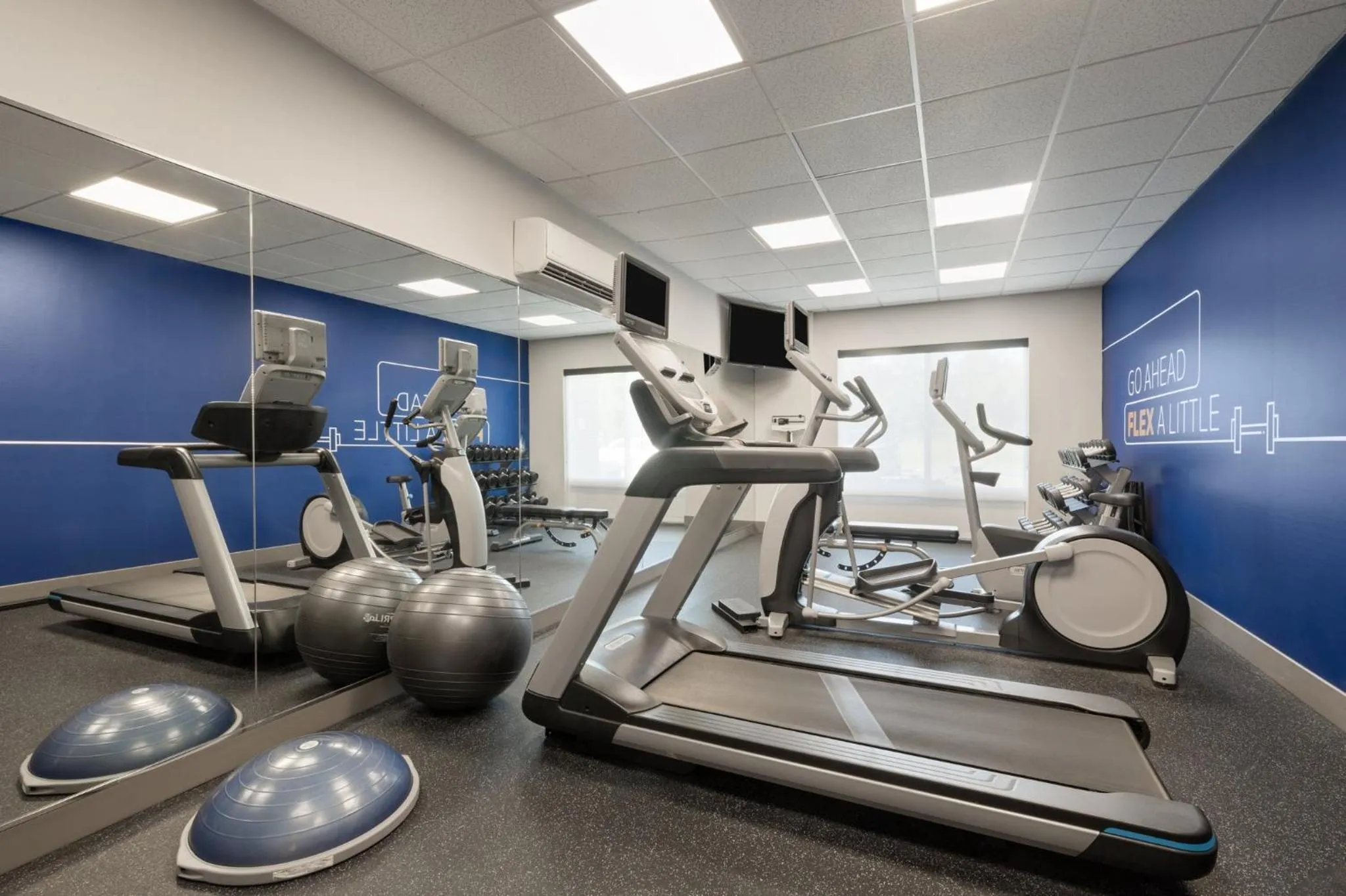 Fitness centre/facilities in Holiday Inn Express Pembroke by IHG