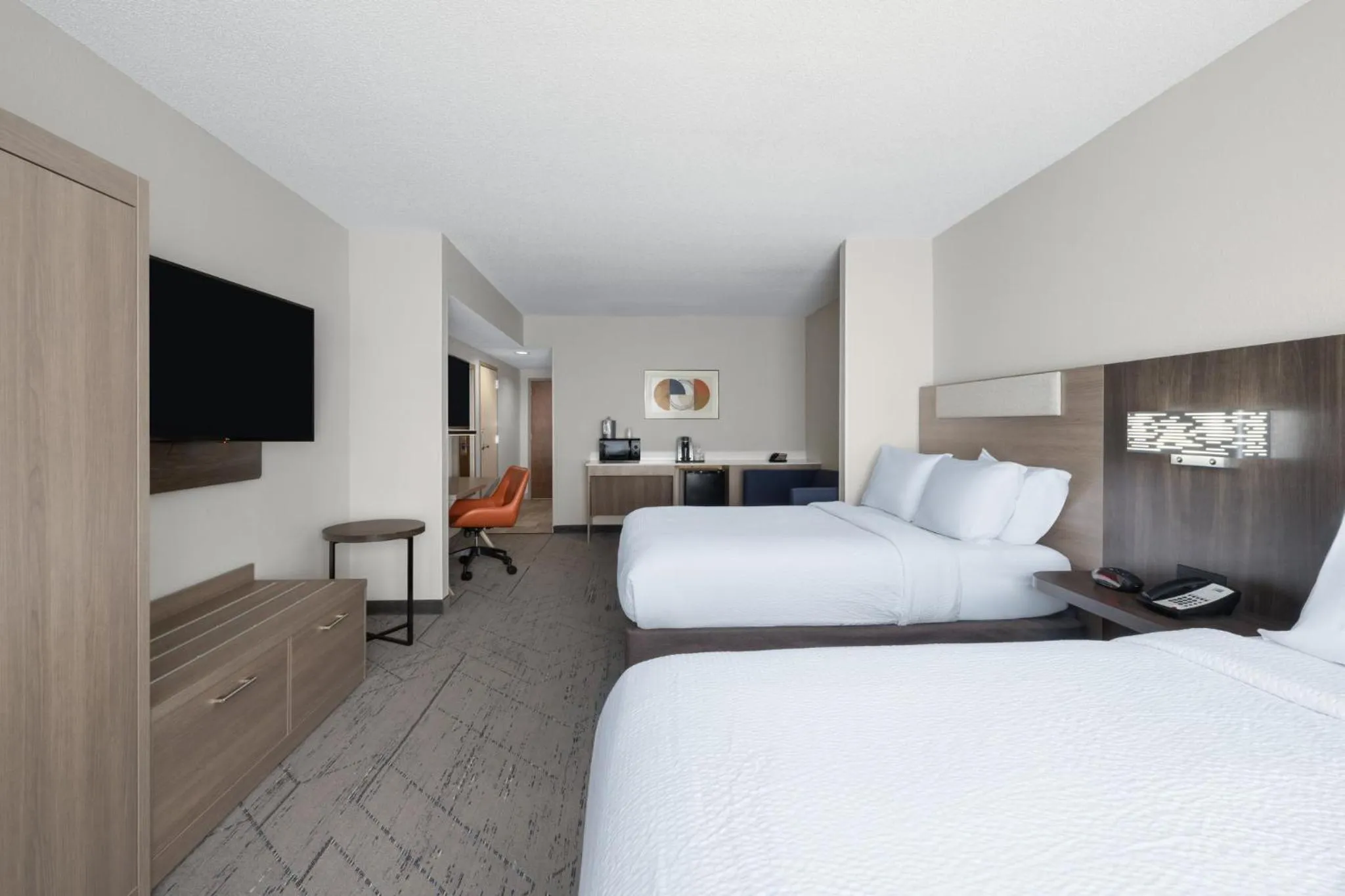 Photo of the whole room, Bed in Holiday Inn Express Pembroke by IHG