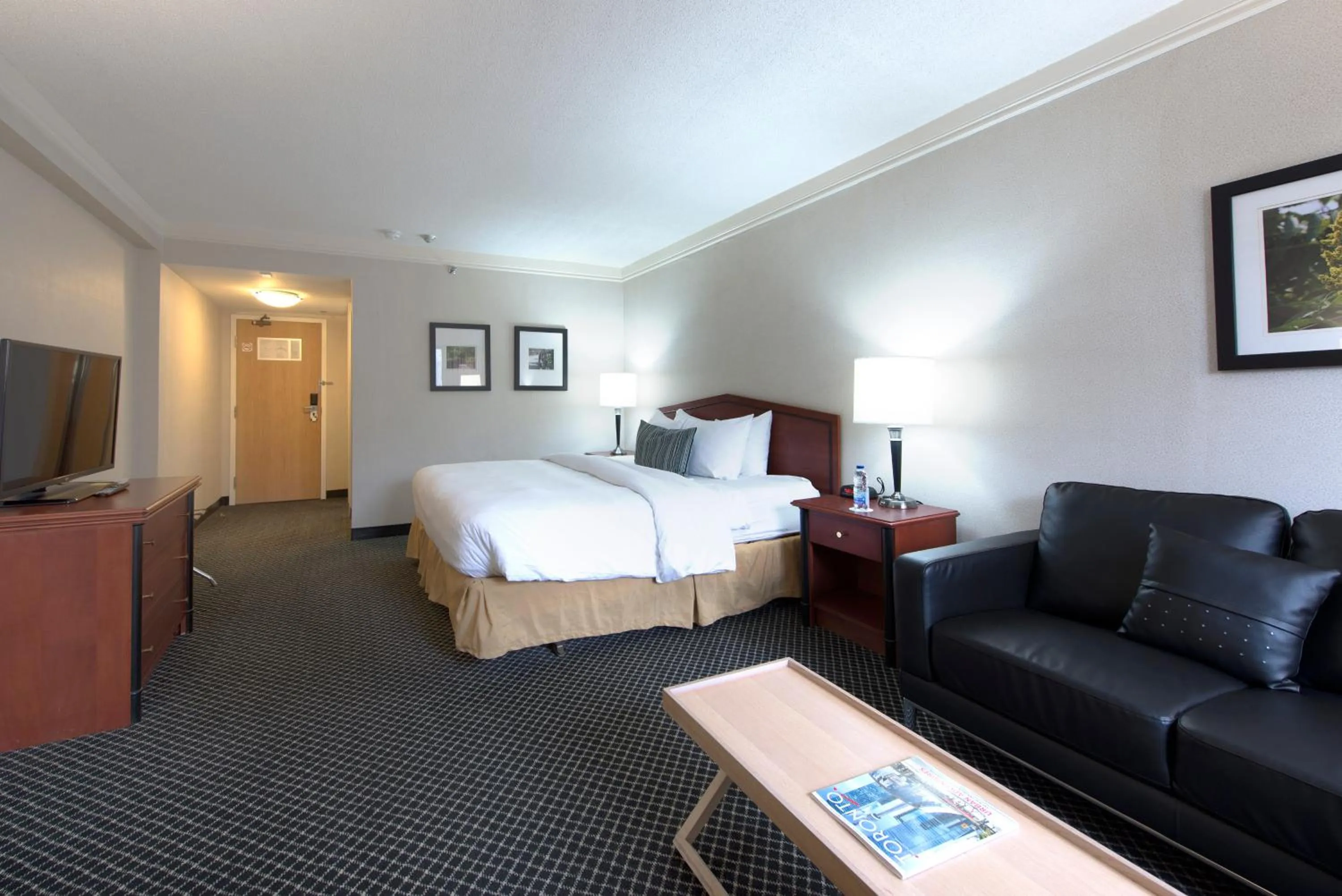 Bedroom, Bed in Toronto Don Valley Hotel and Suites