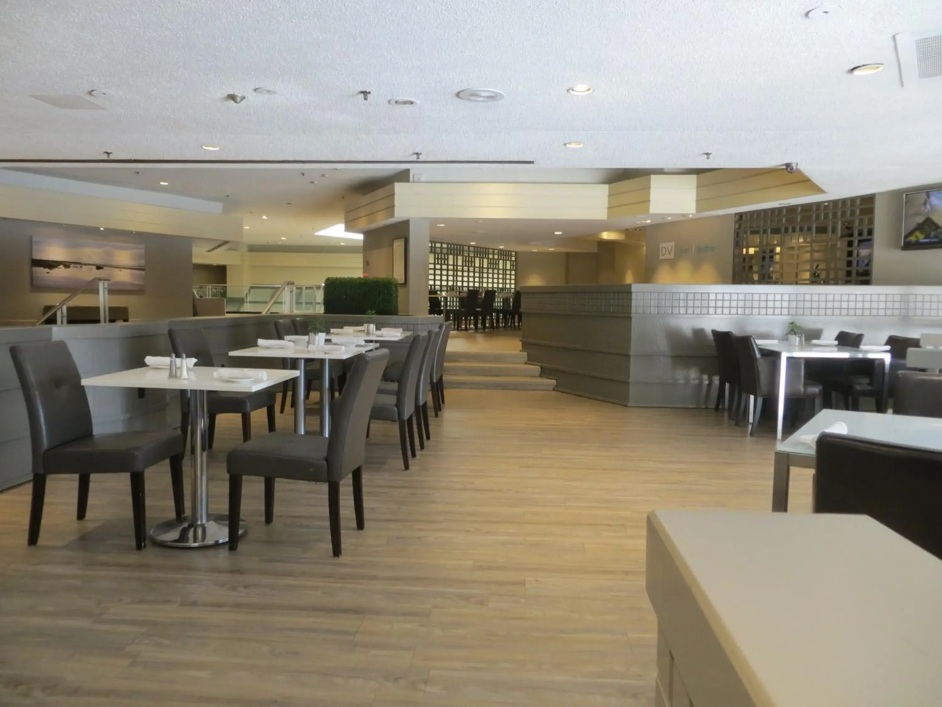 Restaurant/places to eat in Toronto Don Valley Hotel and Suites Restaurant/places to eat in Toronto Don Valley Hotel and Suites