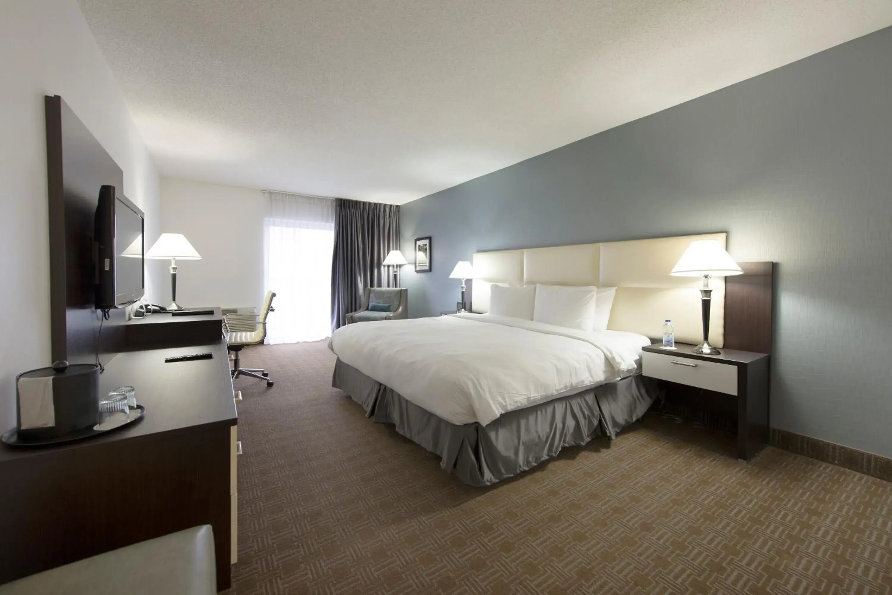 Bedroom, Bed in Toronto Don Valley Hotel and Suites Bedroom, Bed in Toronto Don Valley Hotel and Suites