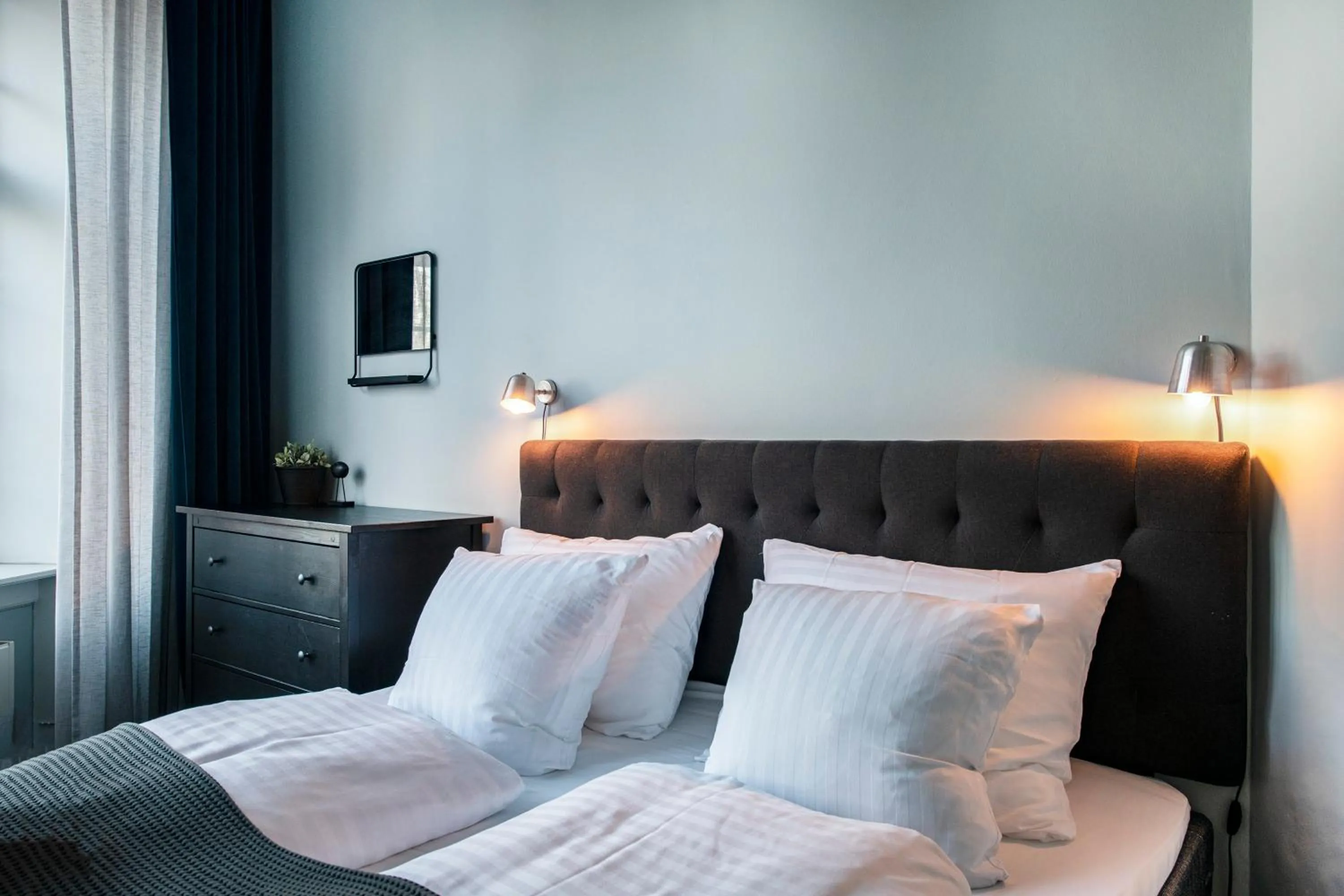 Bedroom, Bed in The Citadel Apartments by Daniel&Jacob's