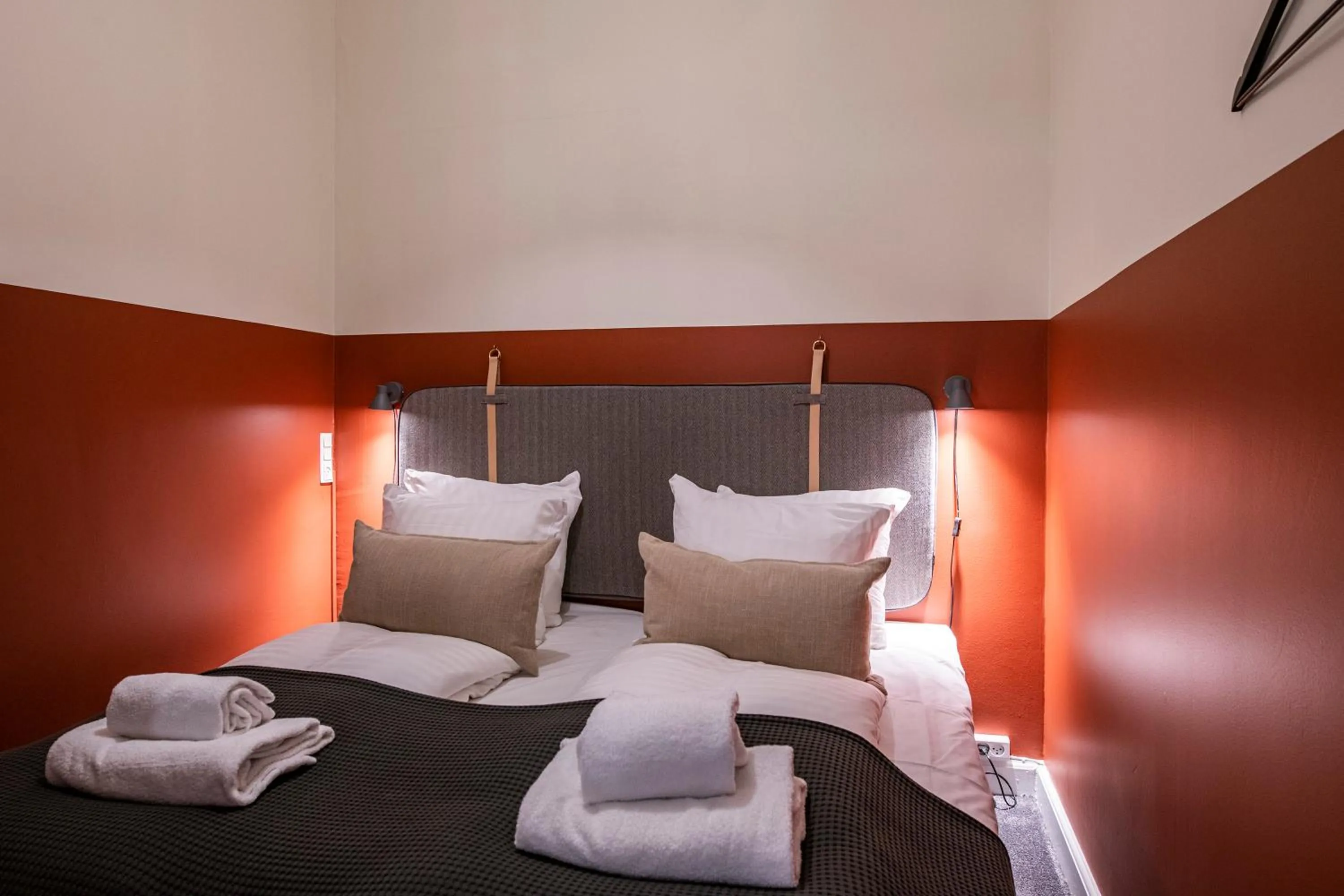 Bedroom, Bed in The Citadel Apartments by Daniel&Jacob's