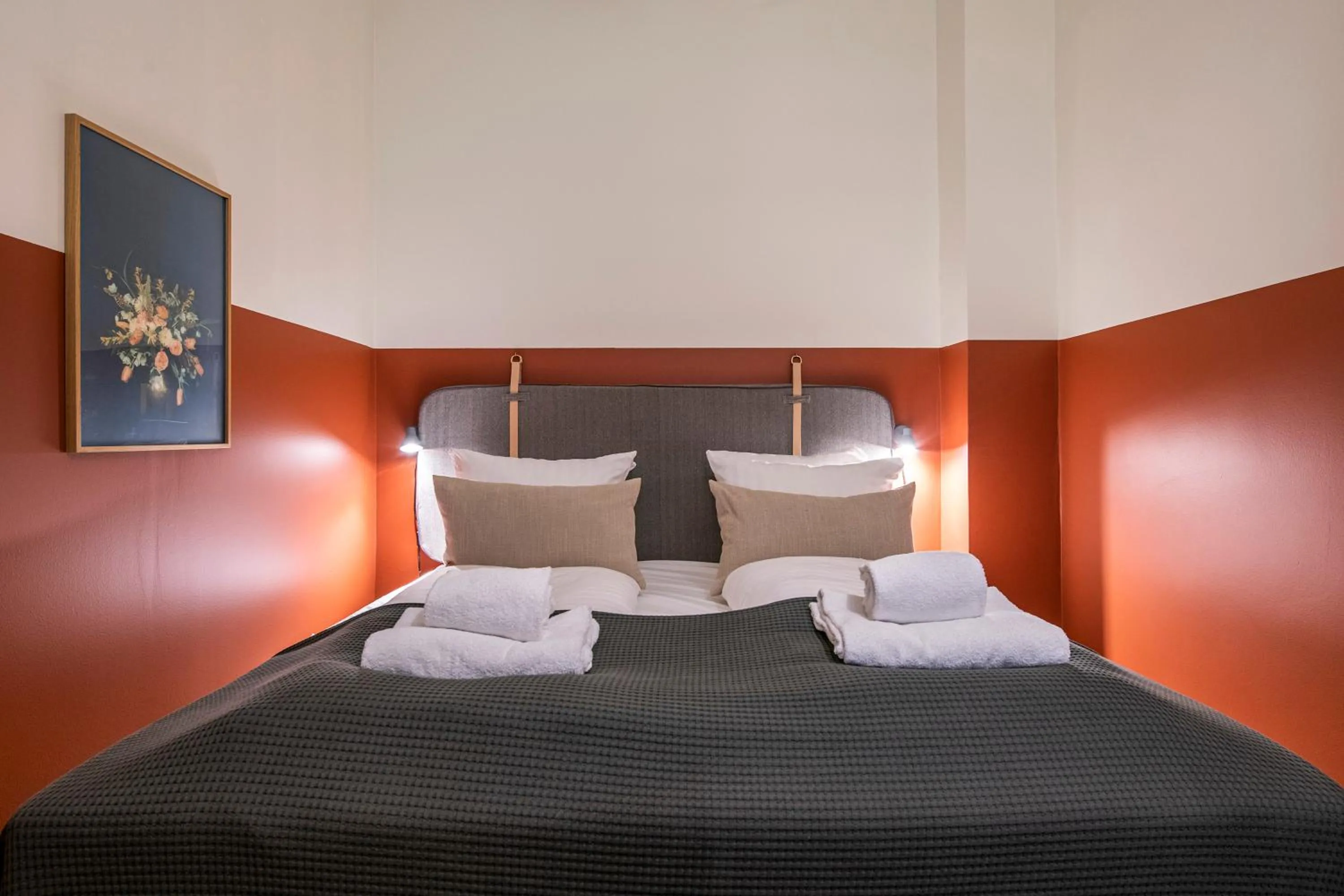 Bedroom, Bed in The Citadel Apartments by Daniel&Jacob's