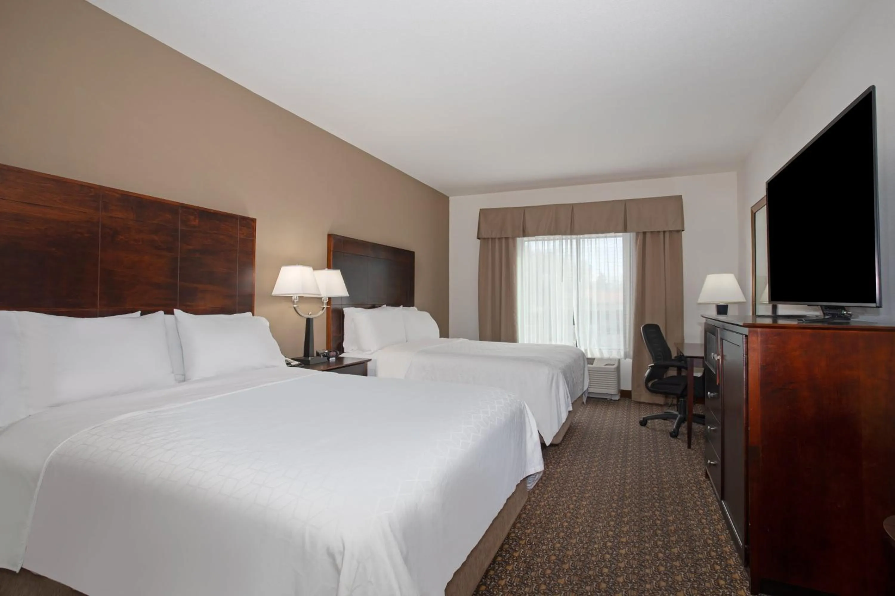 Photo of the whole room, Bed in Holiday Inn Express Hotel & Suites Lander by IHG