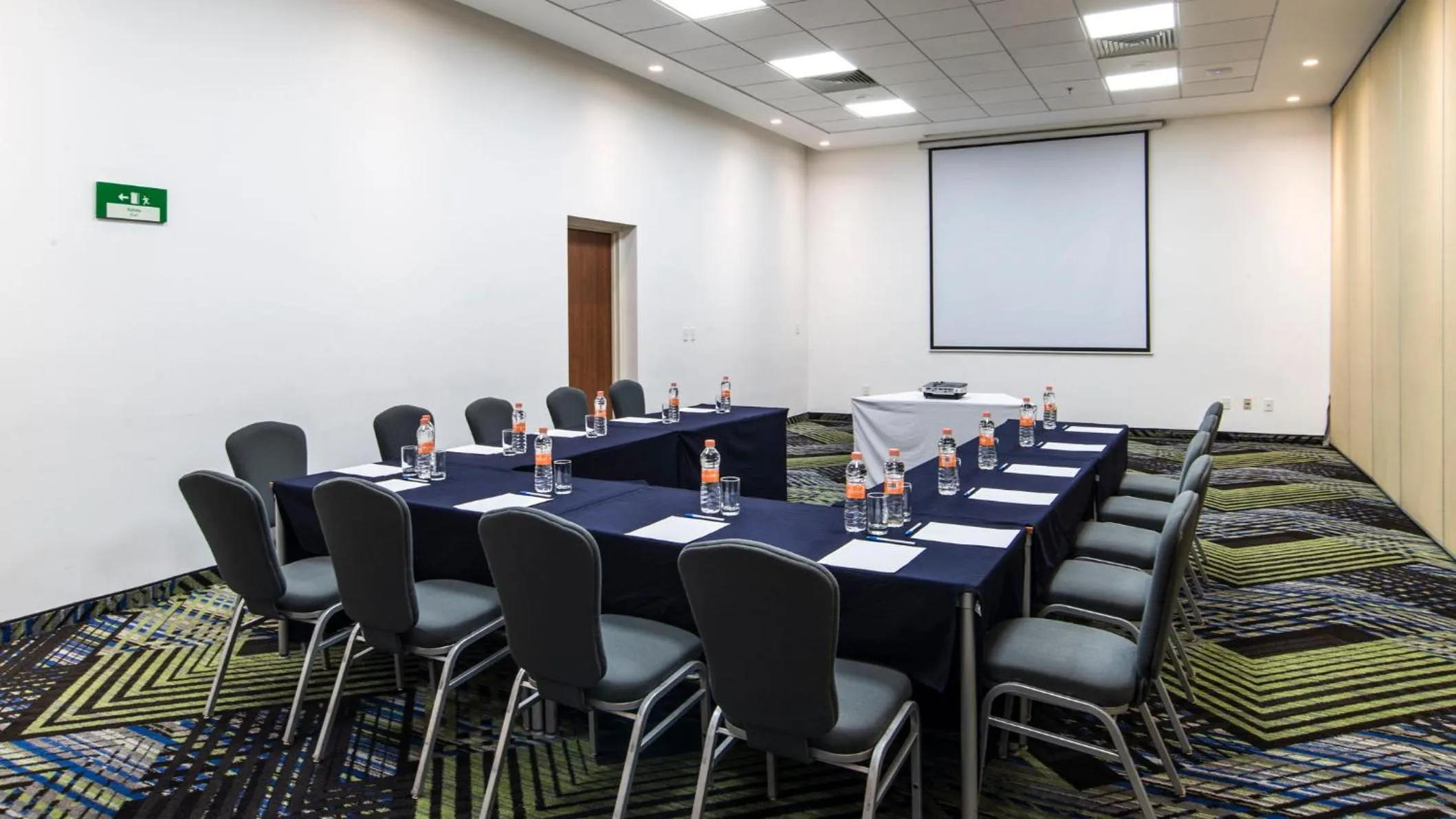Meeting/conference room in Holiday Inn Express Puebla by IHG