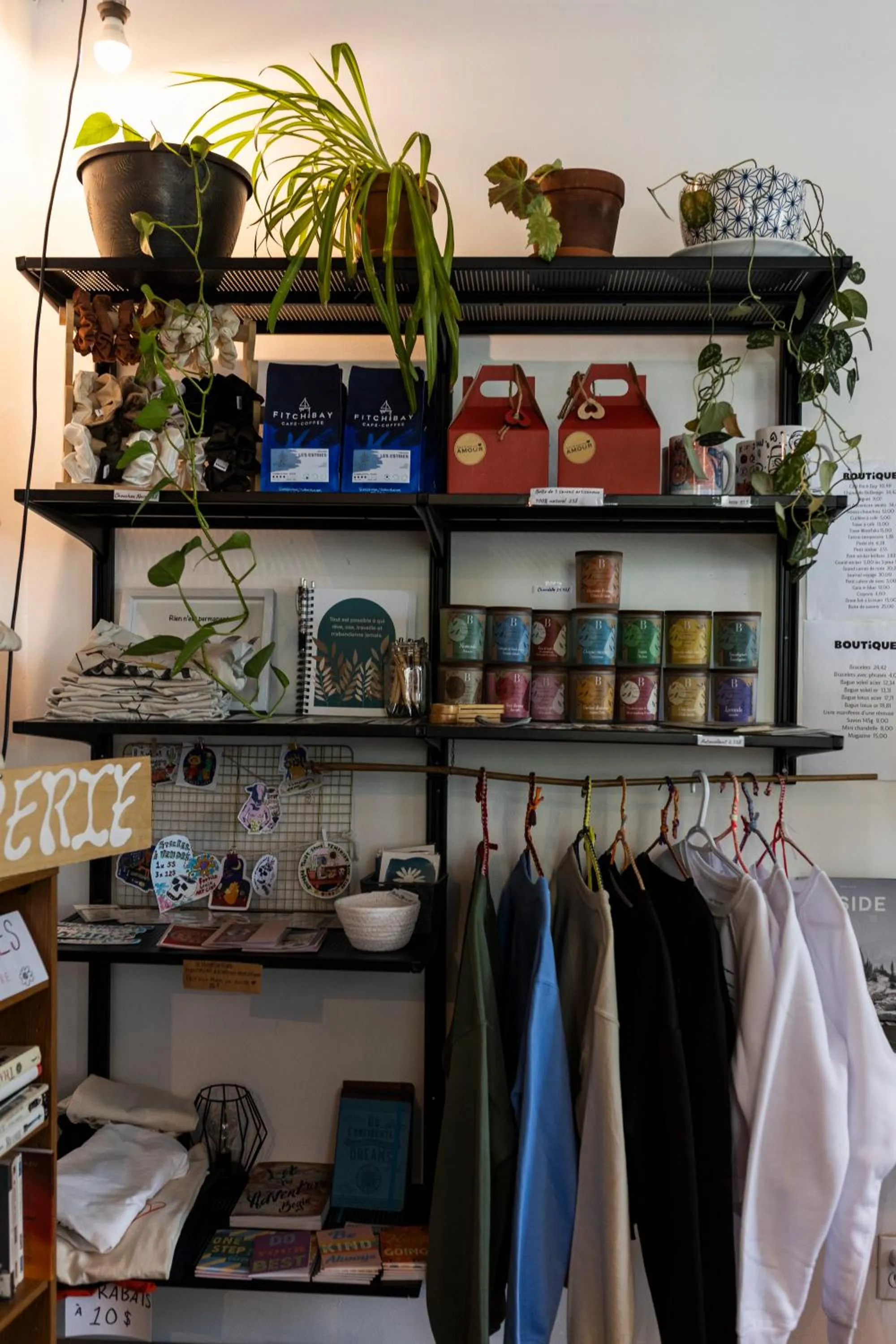 Restaurant/places to eat in Auberge de Jeunesse Magog-Orford Hostel