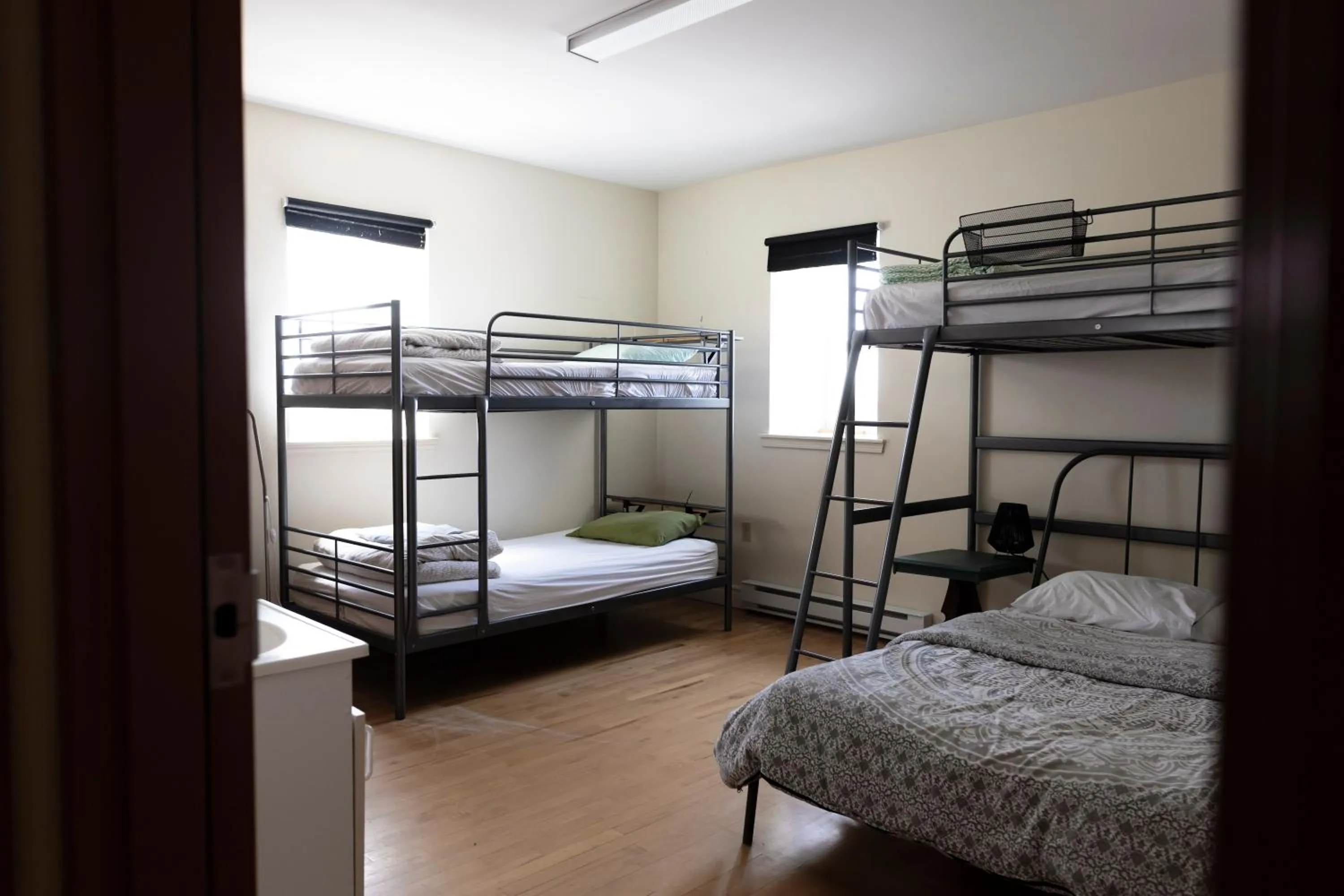 Photo of the whole room in Auberge de Jeunesse Magog-Orford Hostel